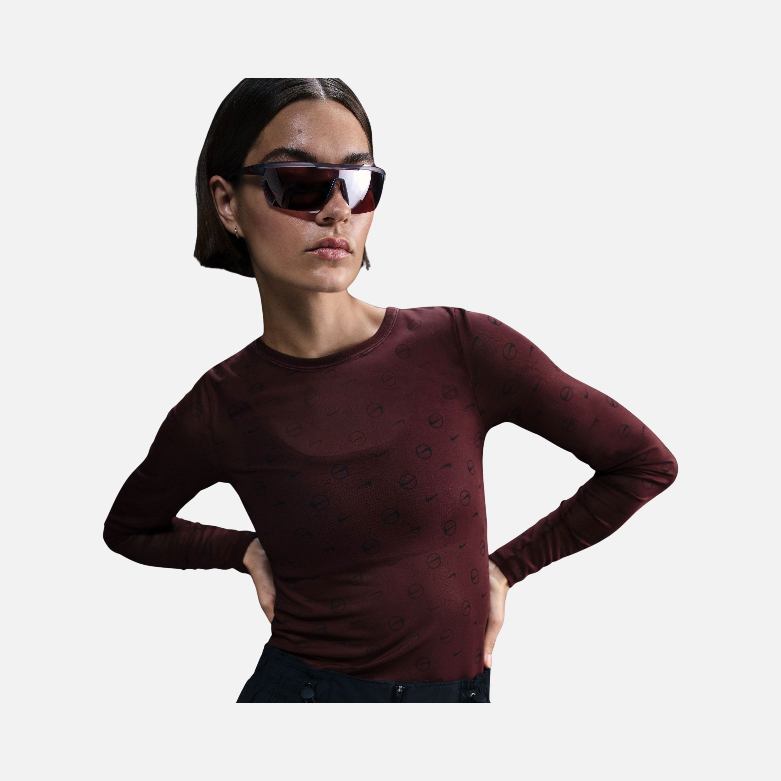 Nike Sportswear Sheer Slim Fit Long-Sleeve Kadın Tişört