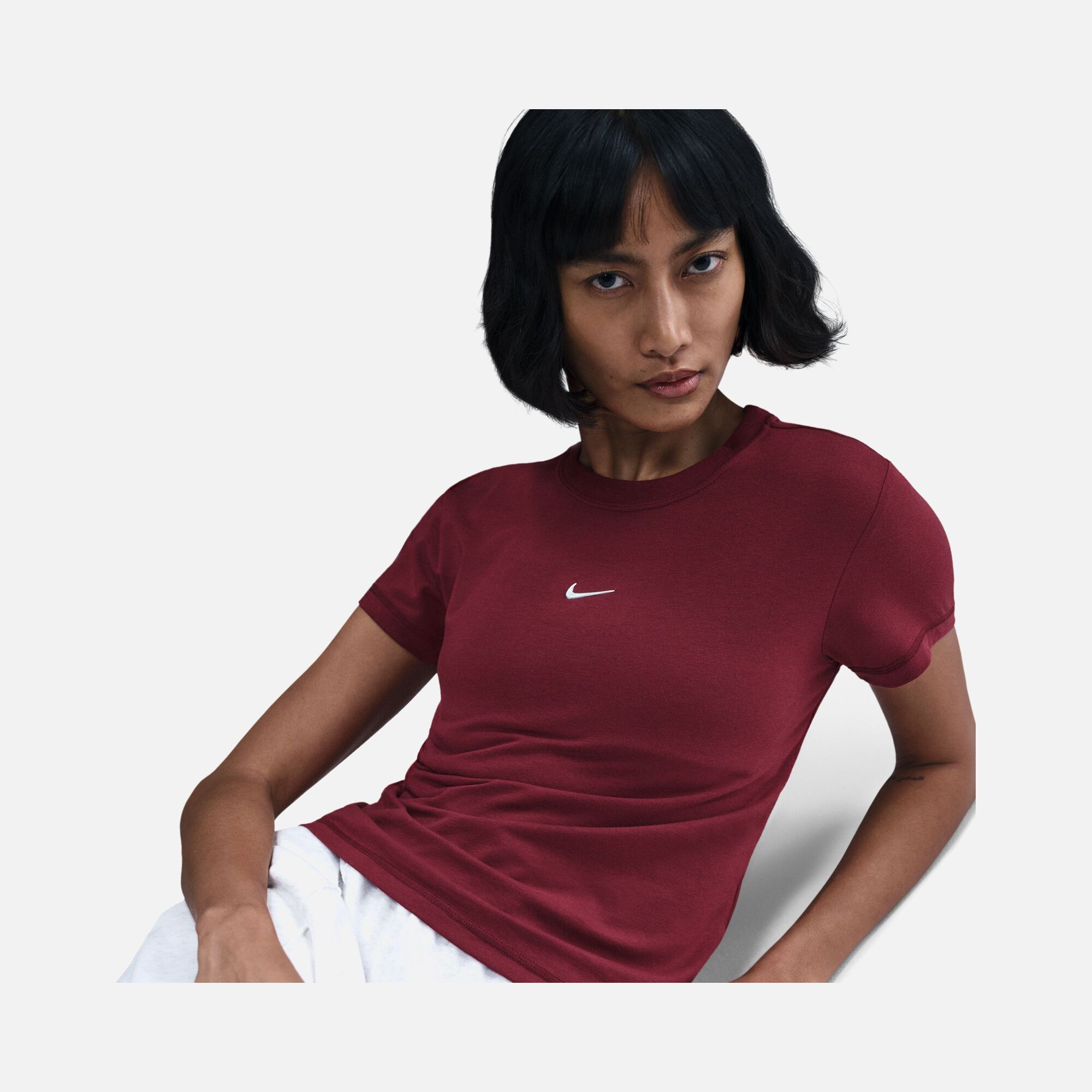 Nike Sportswear Chill Knit Slim Cropped Short-Sleeve Kadın Tişört