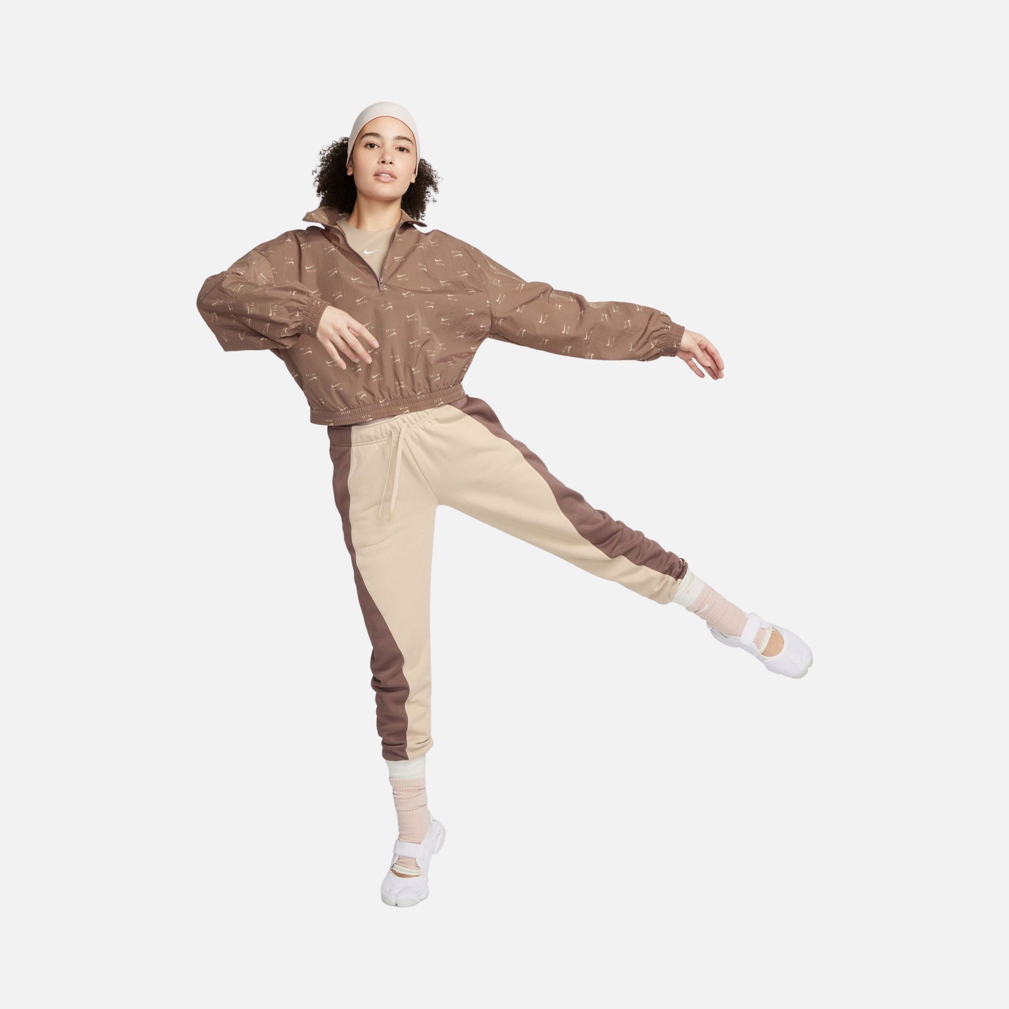 Nike Sportswear Air Mid-Rise Fleece Jogger Style Kadın Eşofman Altı