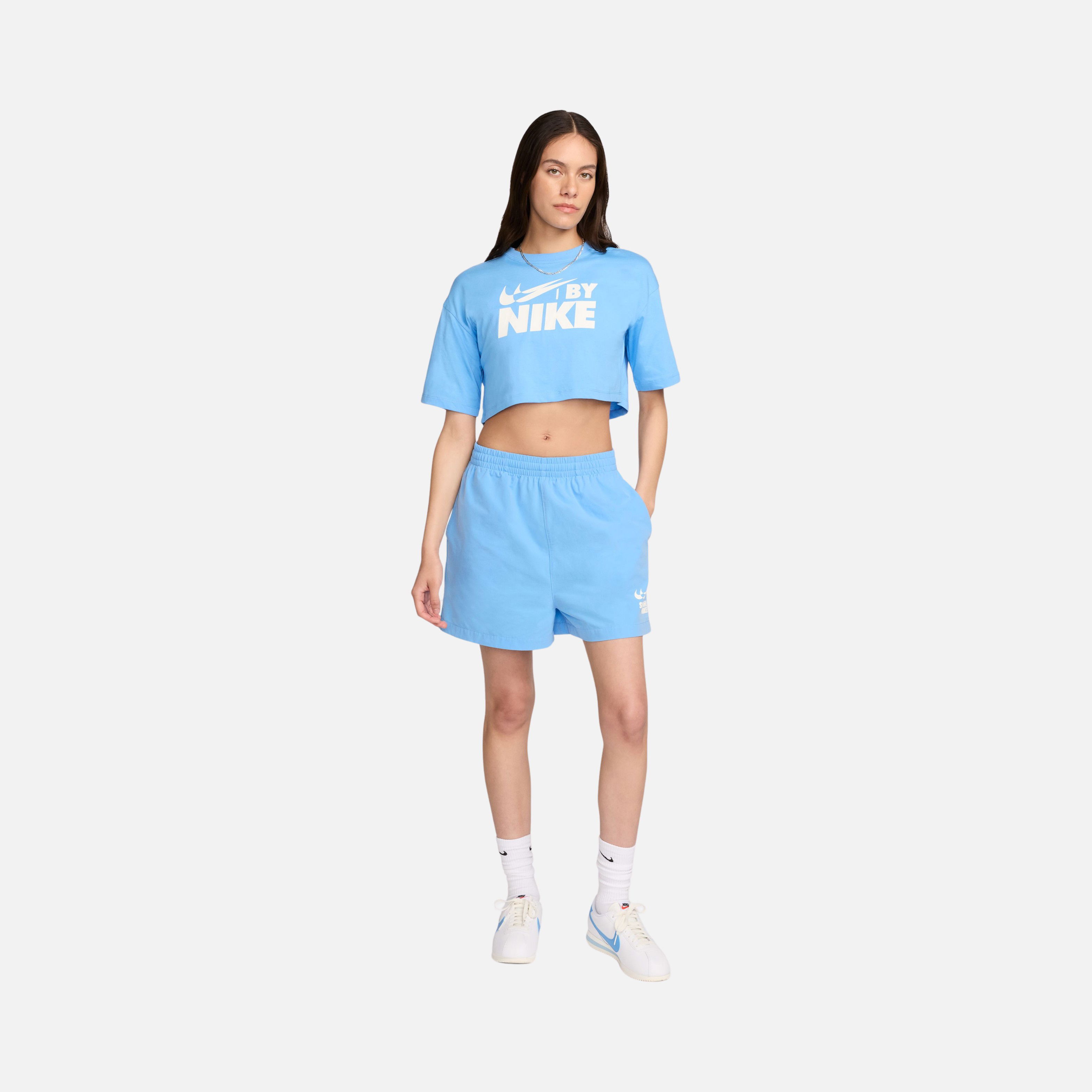 Nike Sportswear Gel Wide Cut & Off Shoulder Cropped Short-Sleeve Kadın Tişört