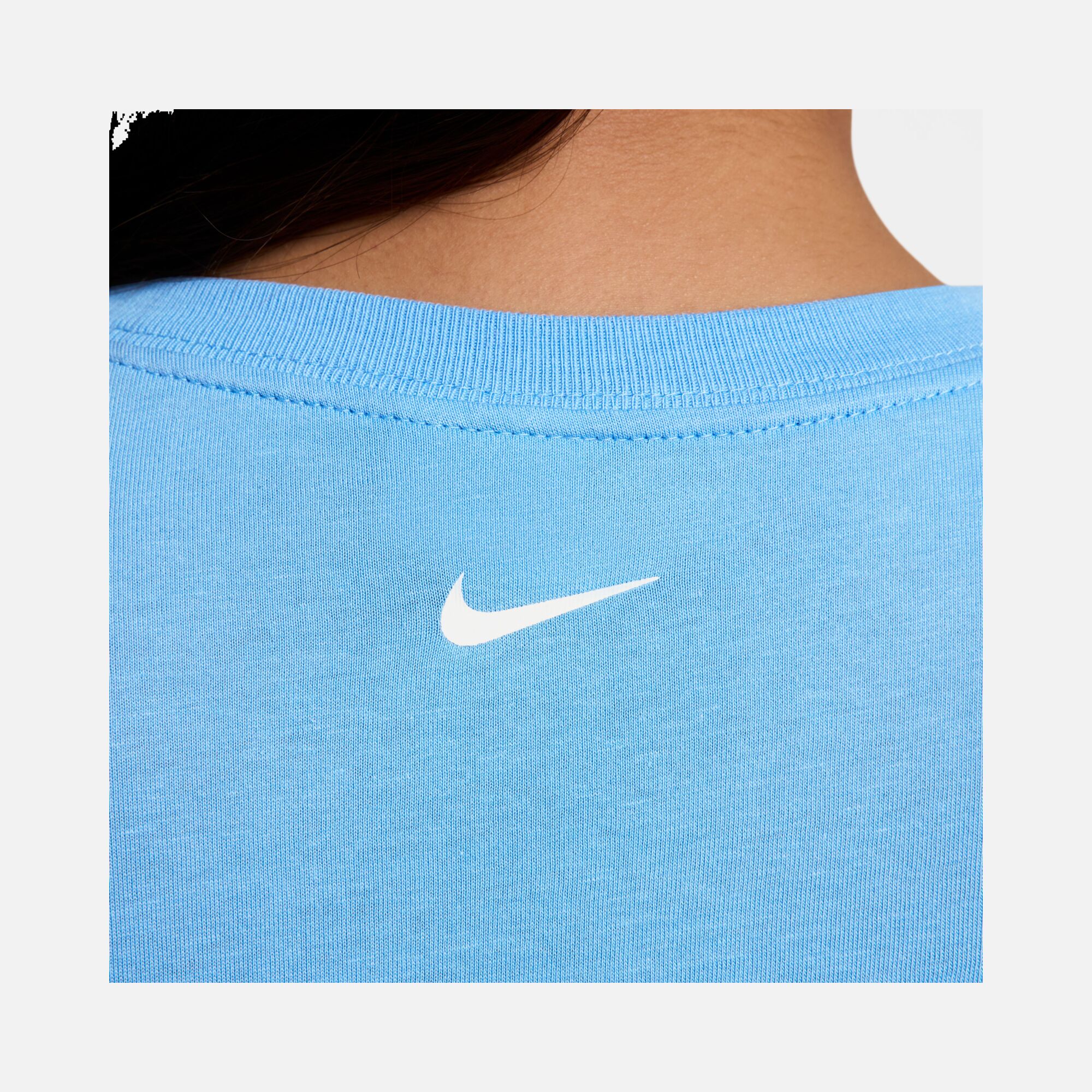 Nike Sportswear Gel Wide Cut & Off Shoulder Cropped Short-Sleeve Kadın Tişört