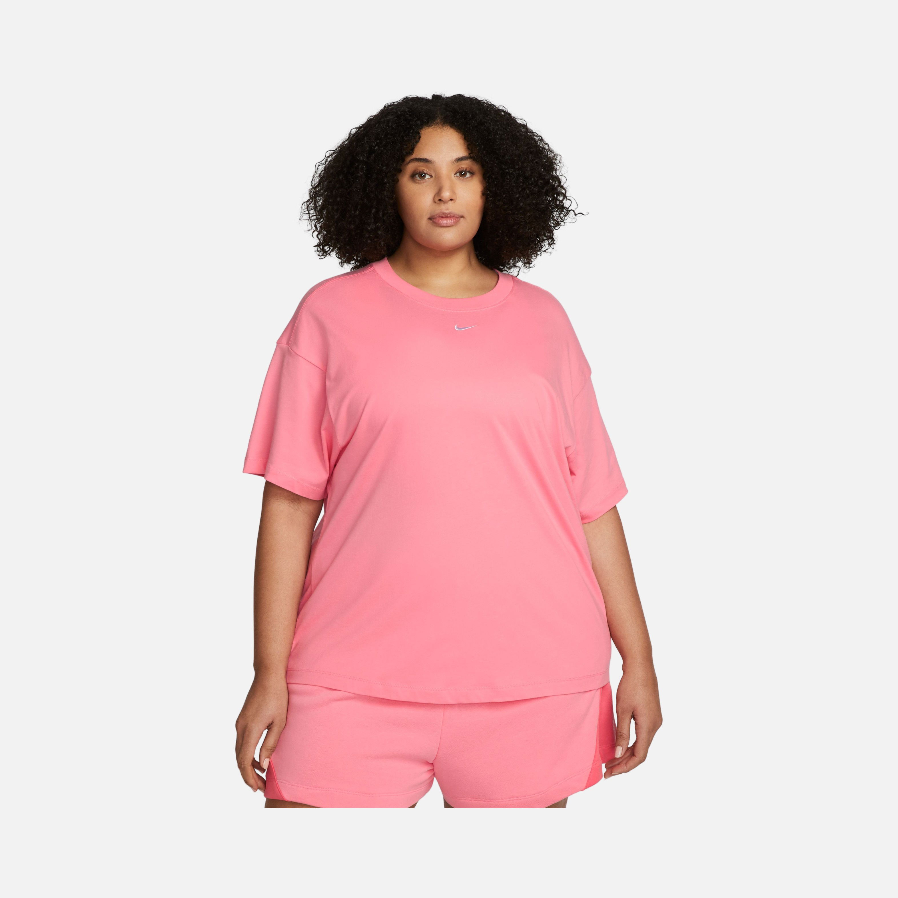 Nike Sportswear Essential Short-Sleeve (Plus Size) Kadın Tişört