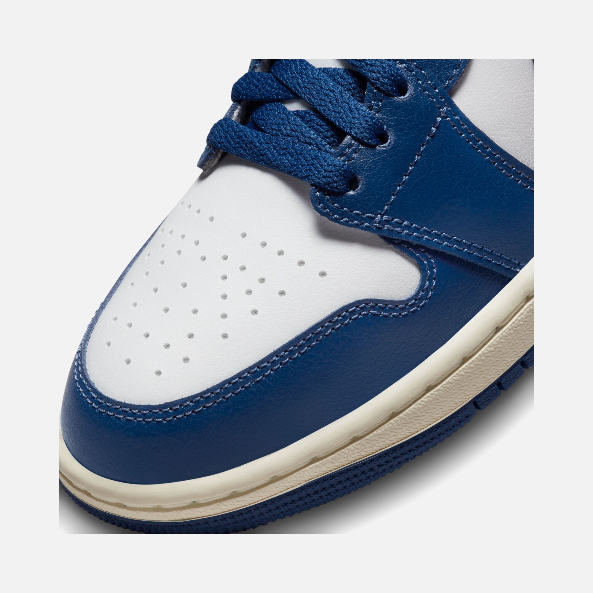 Nike Air Jordan 1 Mid Kadın Spor Ayakkabı