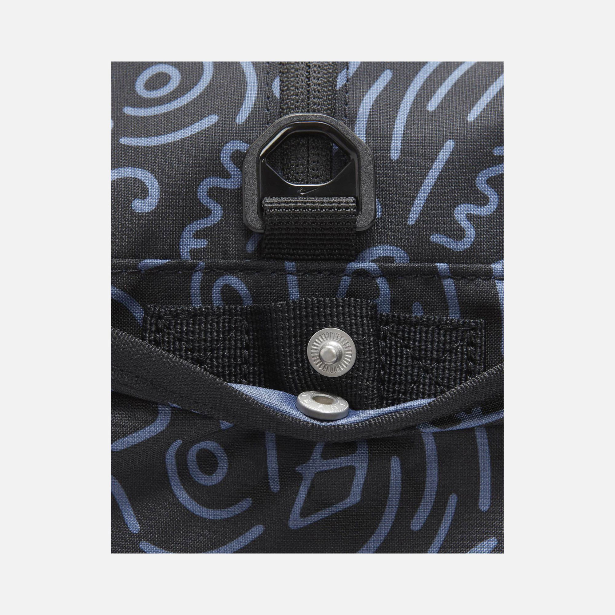 Nike Gym Club Graphic Printed (24 L) Kadın Spor Çanta