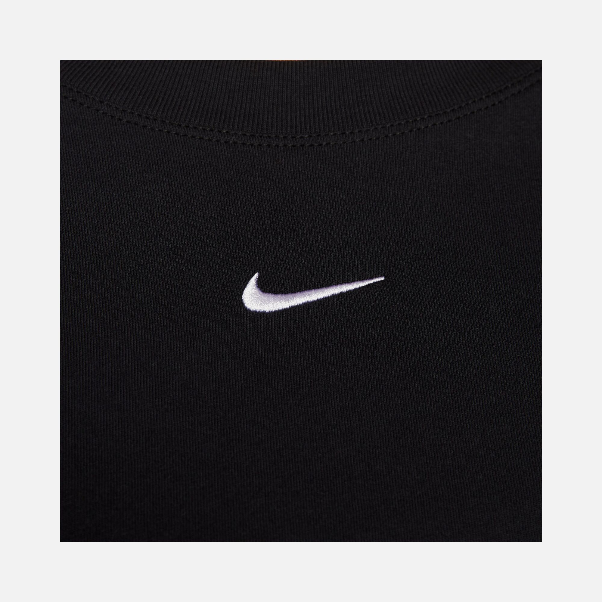 Nike Sportswear Essential Relaxed Fit Short-Sleeve (Plus Size) Kadın Tişört