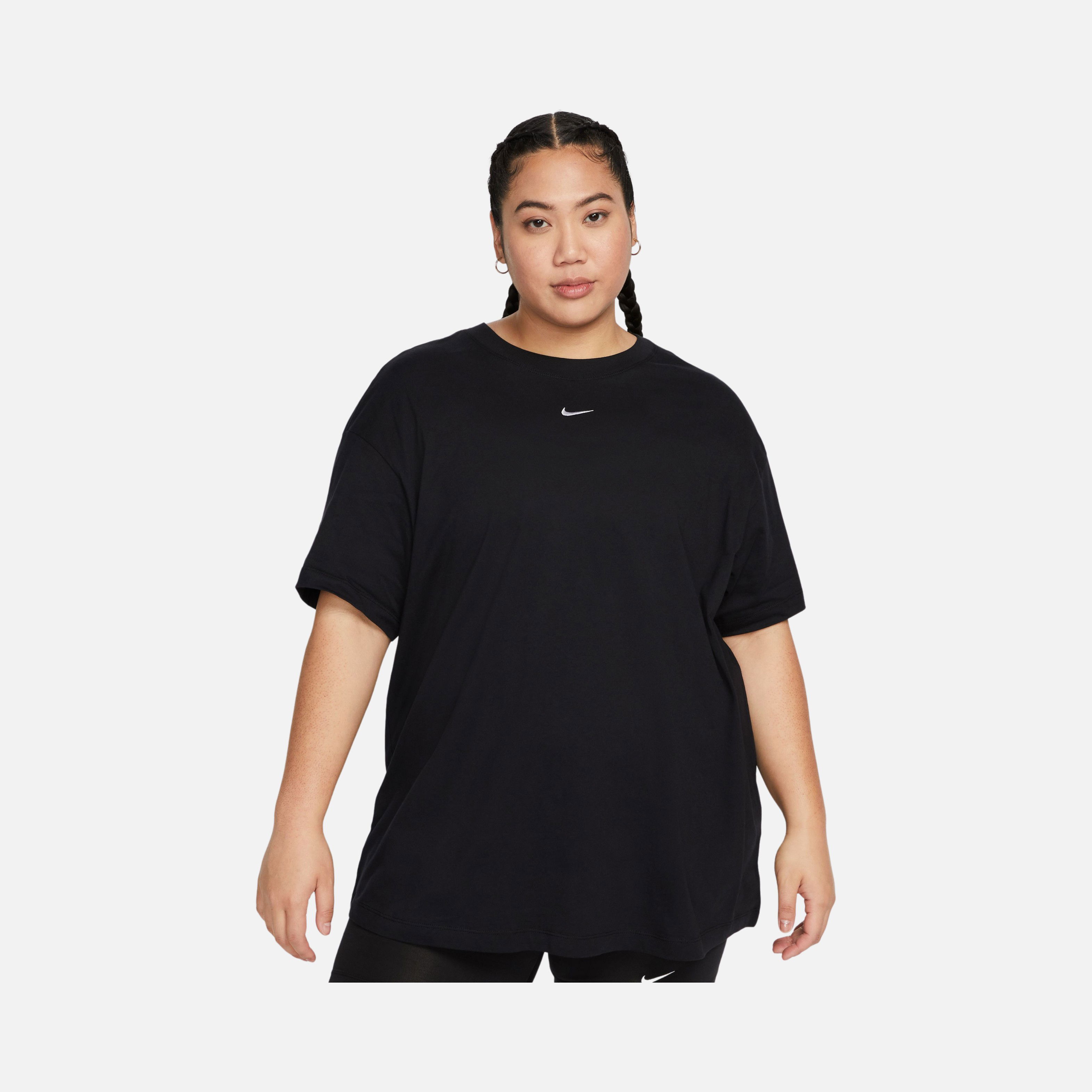 Nike Sportswear Essential Relaxed Fit Short-Sleeve (Plus Size) Kadın Tişört