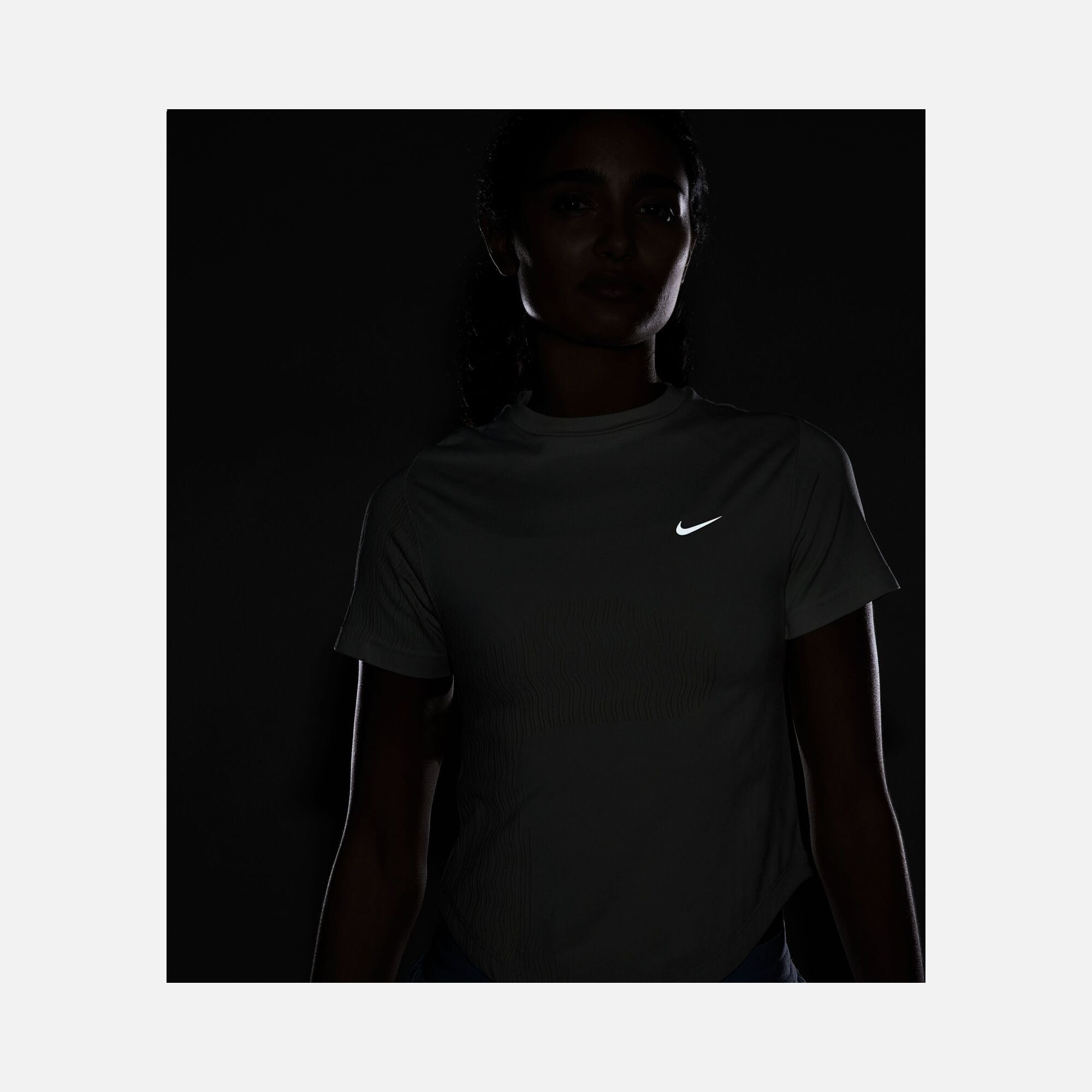 Nike Dri-Fit ADV Run Division Running Short-Sleeve Kadın Tişört