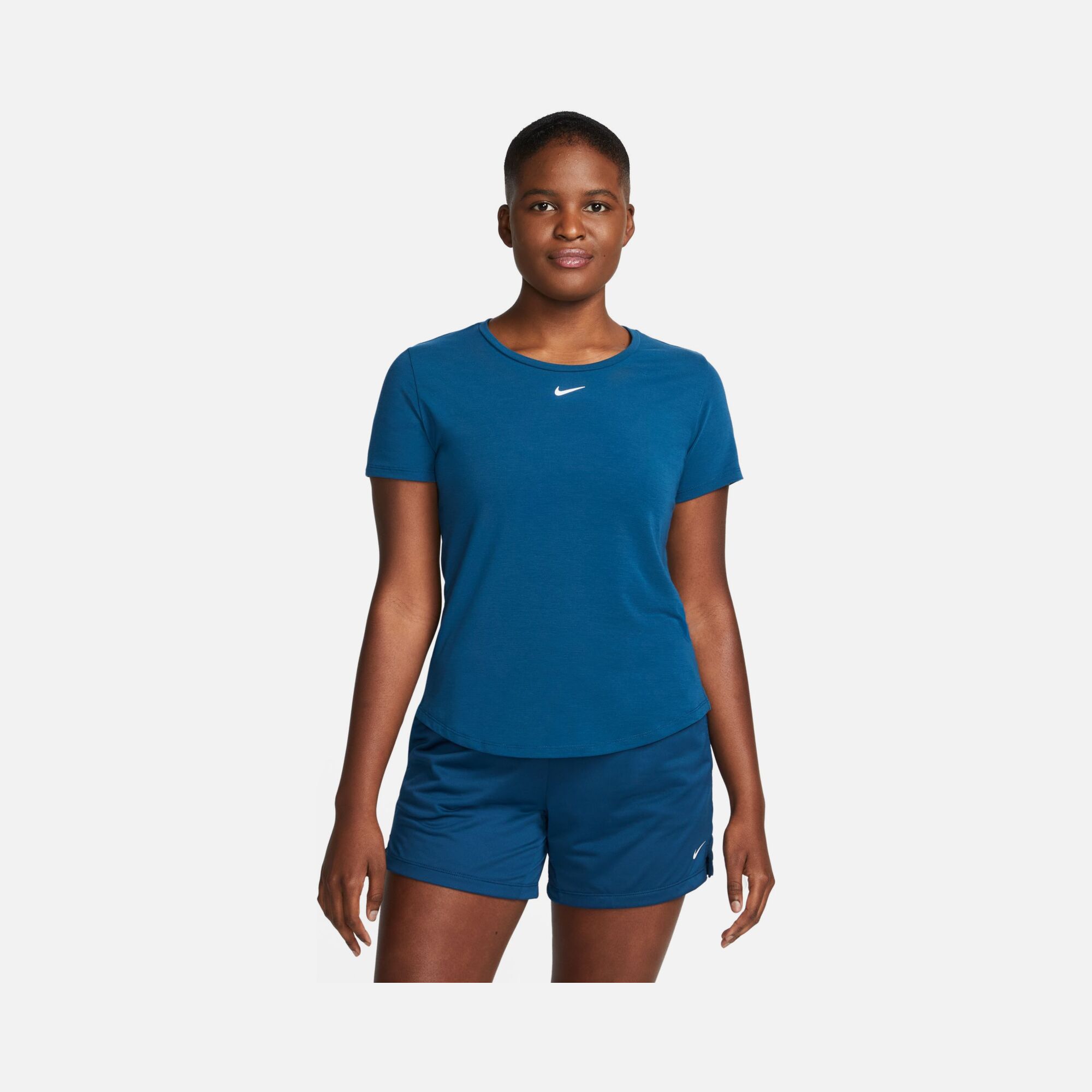 Nike Dri-Fit One Luxe Standard Fit Short-Sleeve Kadın Tişört