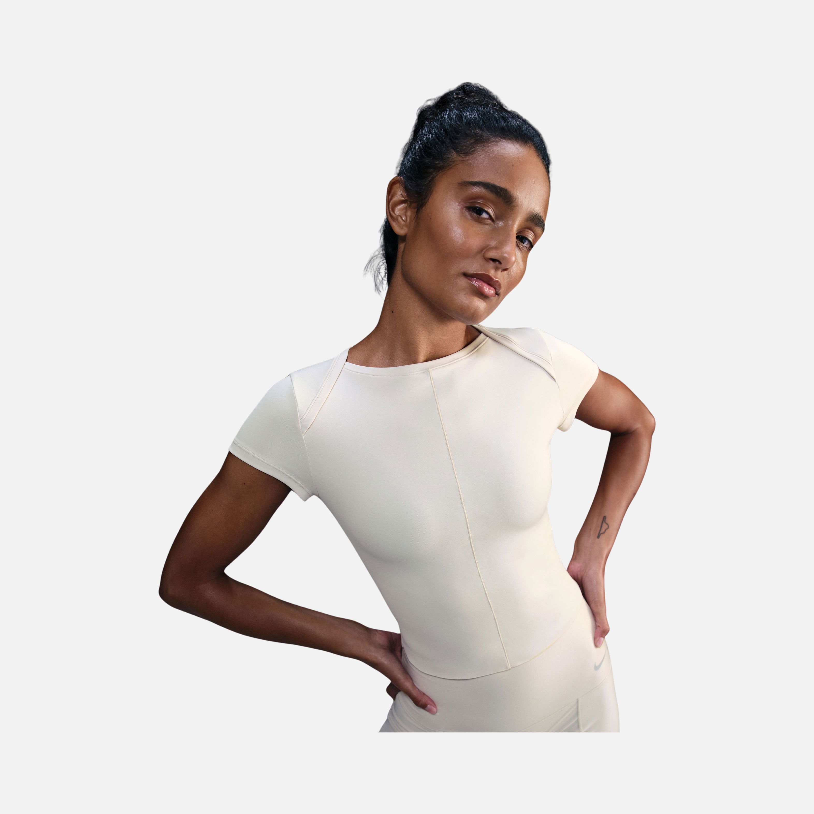 Nike Zenvy Dri-Fit InfinaSoft Fabric Training Short-Sleeve Kadın Tişört