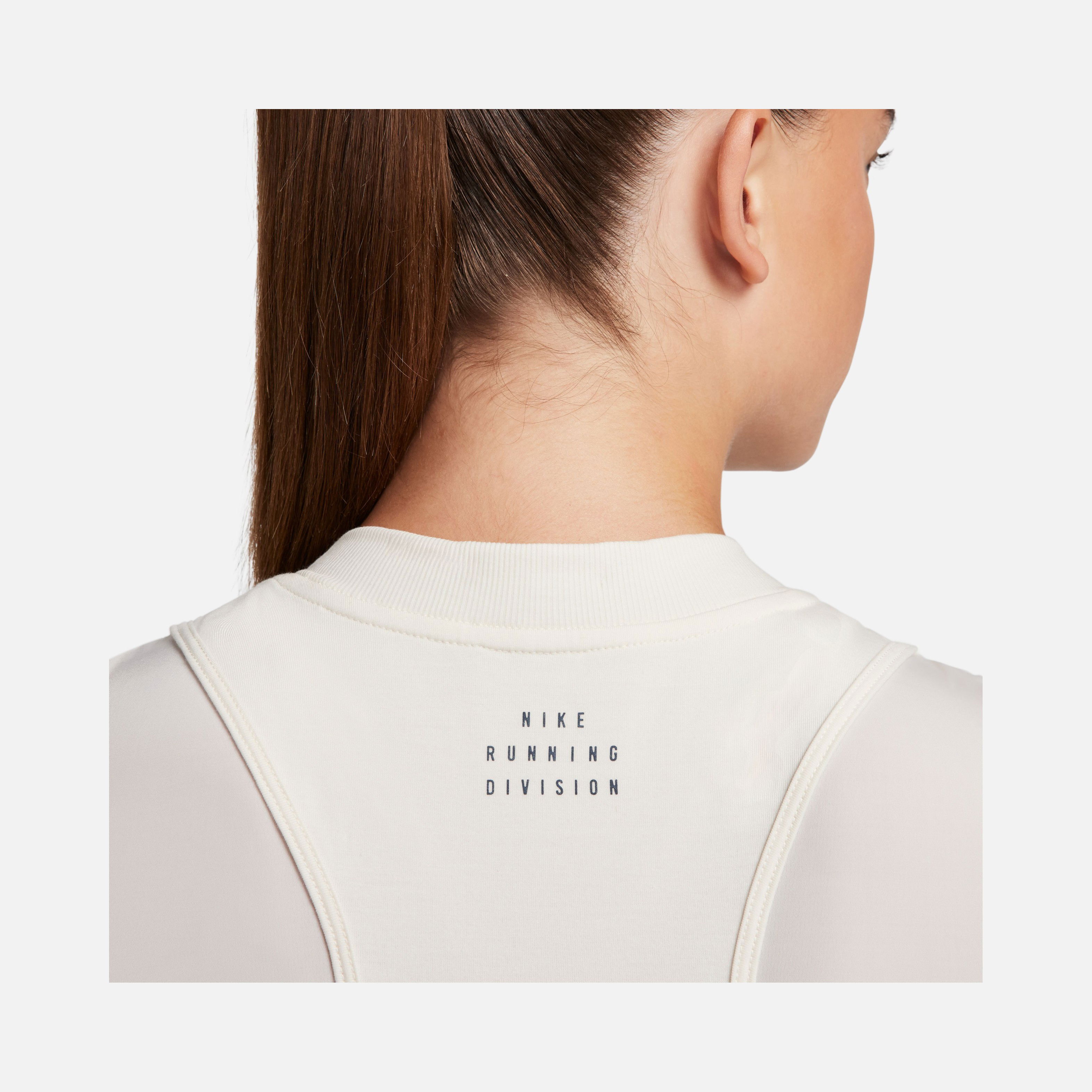 Nike Dri-Fit ADV Running Division Short-Sleeve Kadın Tişört