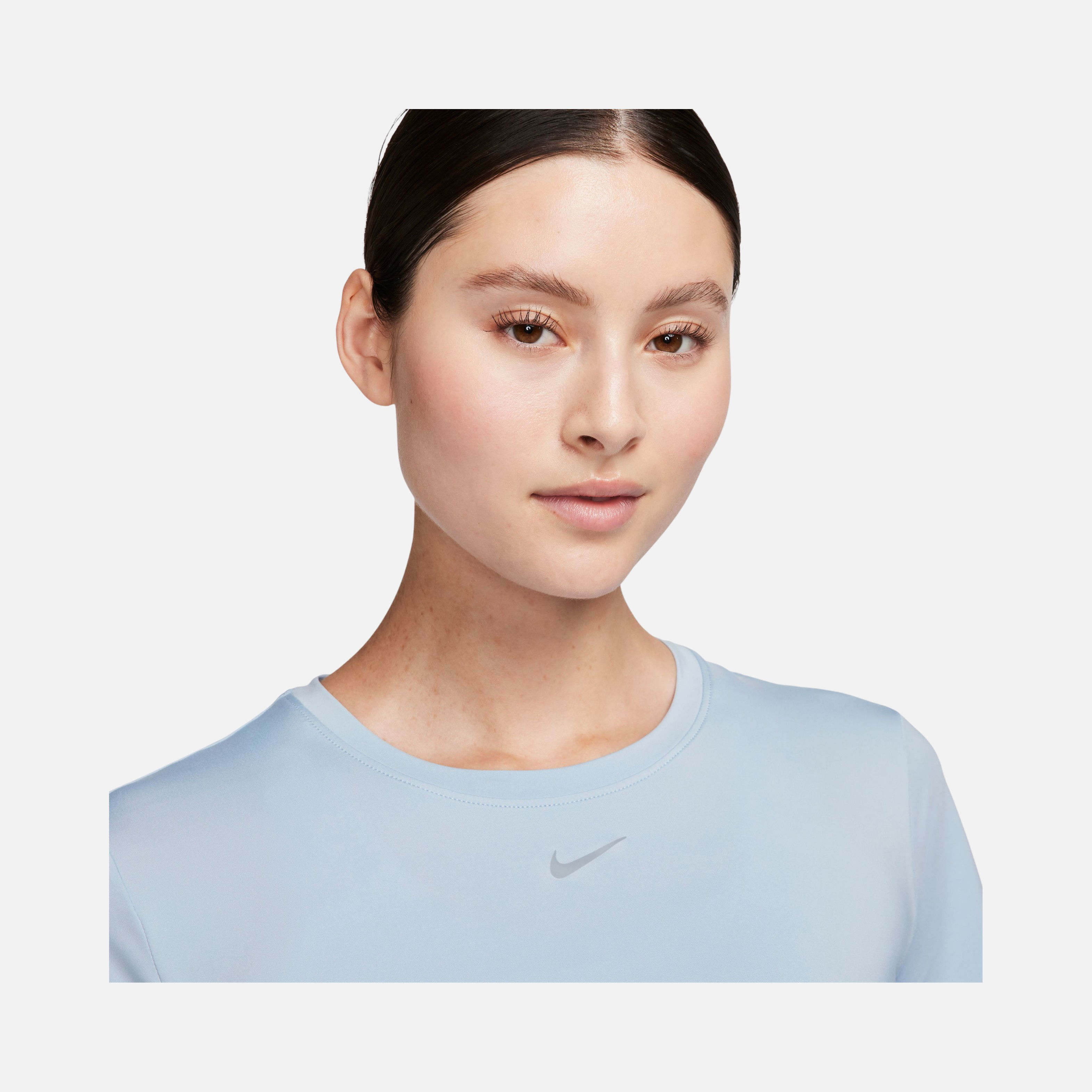 Nike One Classic Dri-Fit Short-Sleeve Training Kadın Tişört