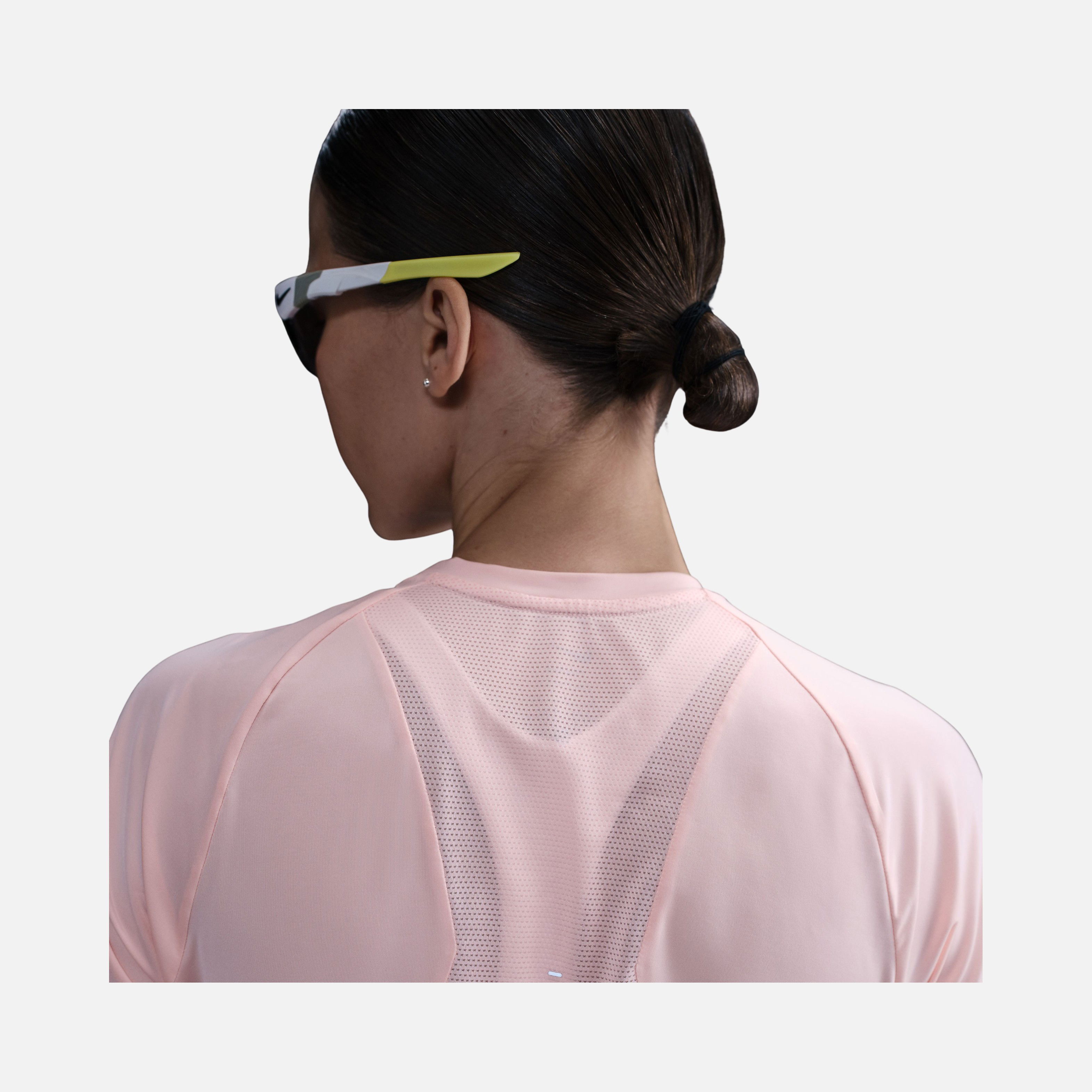 Nike Swift Dri-Fit Running Short-Sleeve Kadın Tişört