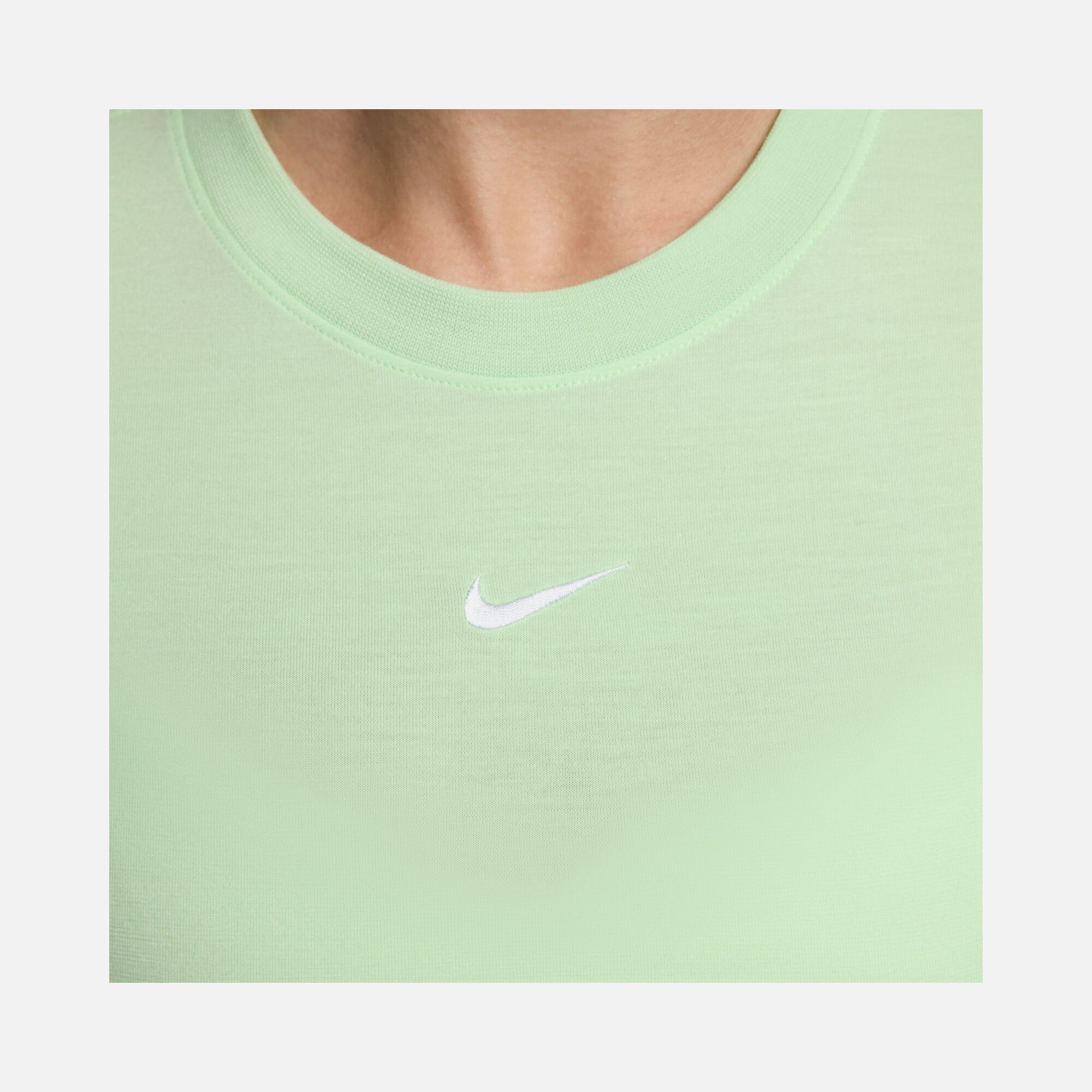 Nike Sportswear Essential Slim-Fit Cropped Short-Sleeve Kadın Tişört