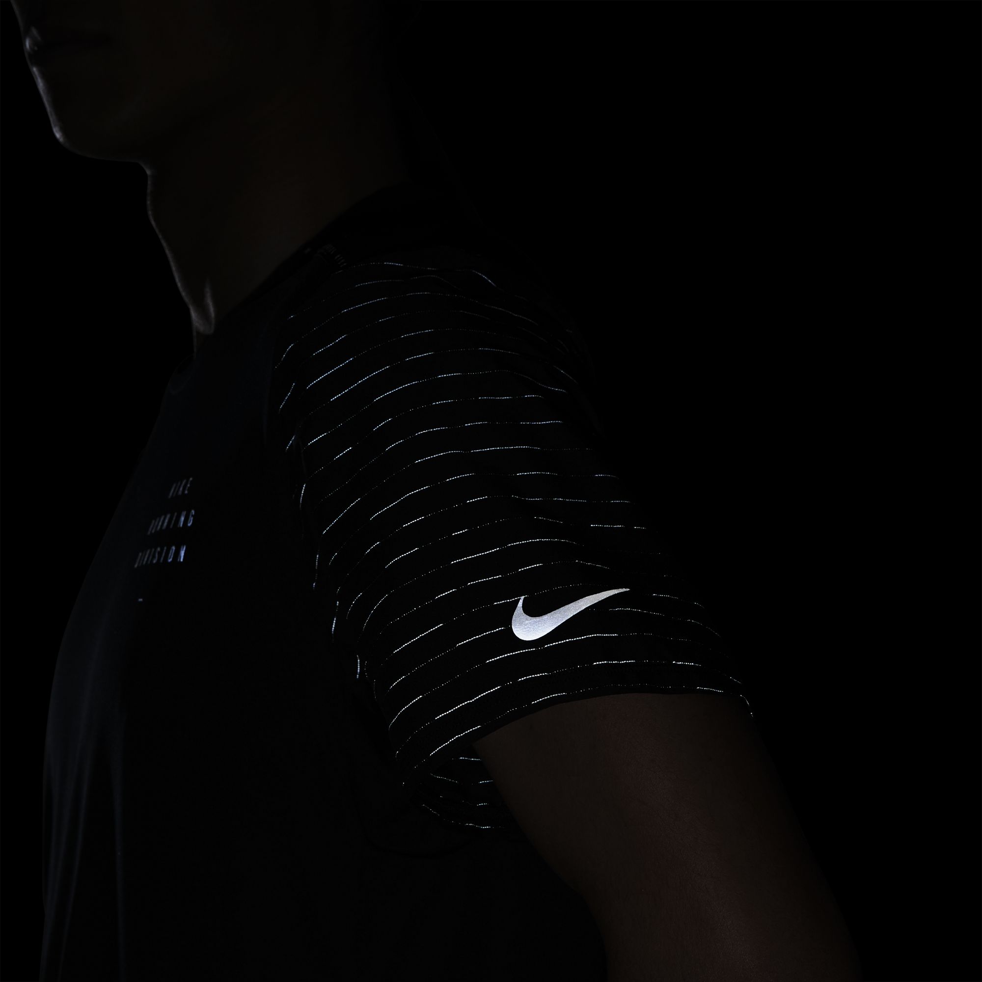 Nike Dri-Fit Rise 365 Run Division Short-Sleeve Running Erkek Tişört