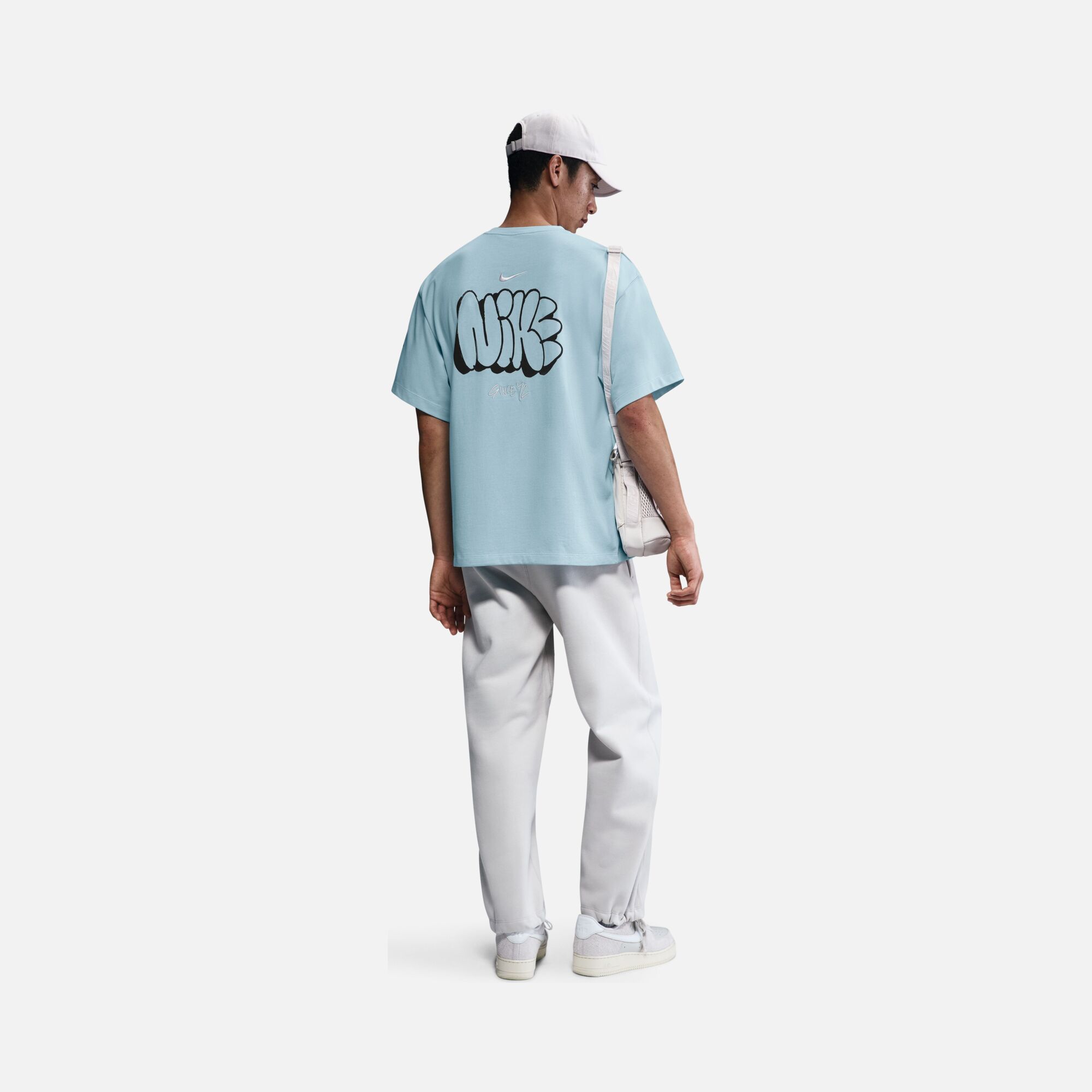 Nike Sportswear Solo Swoosh Graphics Short-Sleeve Erkek Tişört