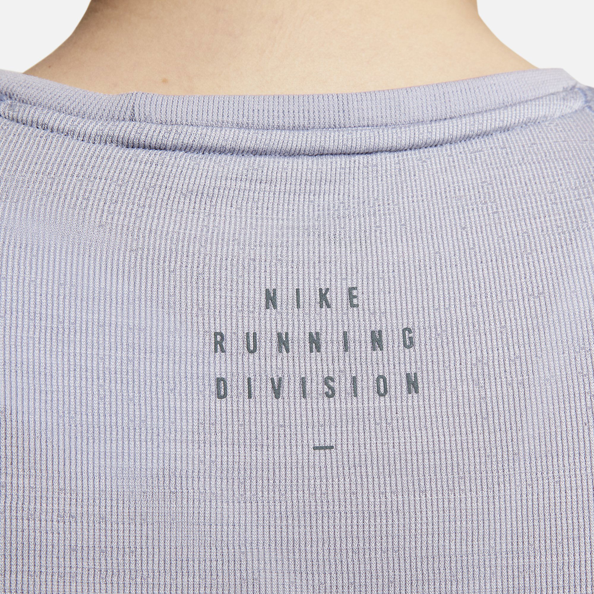Nike Dri-Fit Run Division Running Short-Sleeve Kadın Tişört
