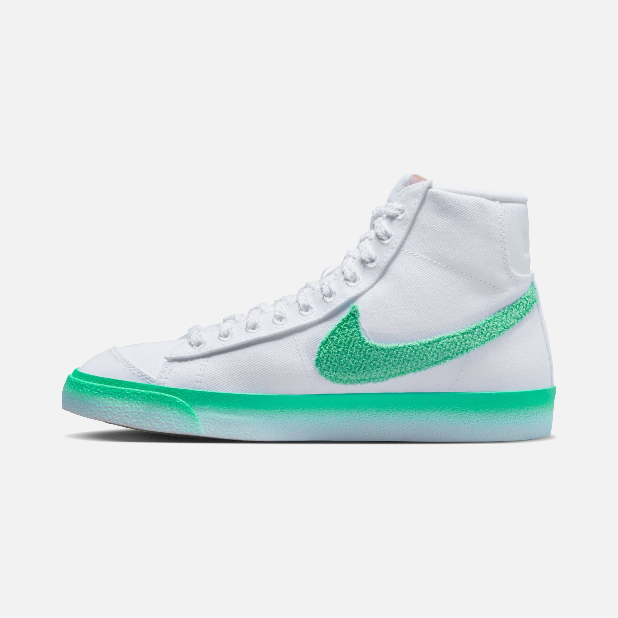 Nike Blazer Mid '77 ''Extra Soft Swoosh Logo'' Kadın Spor Ayakkabı
