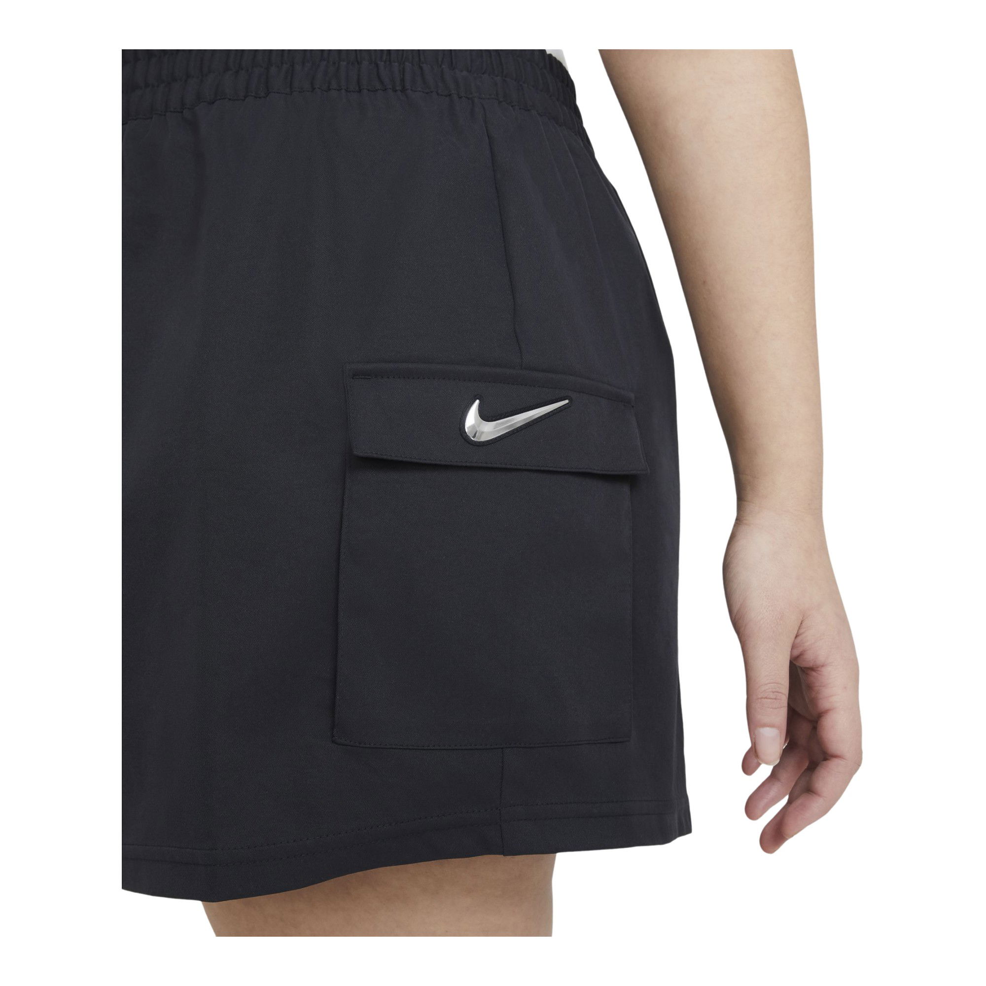 Nike Sportswear Swoosh Cargo Kadın Şort