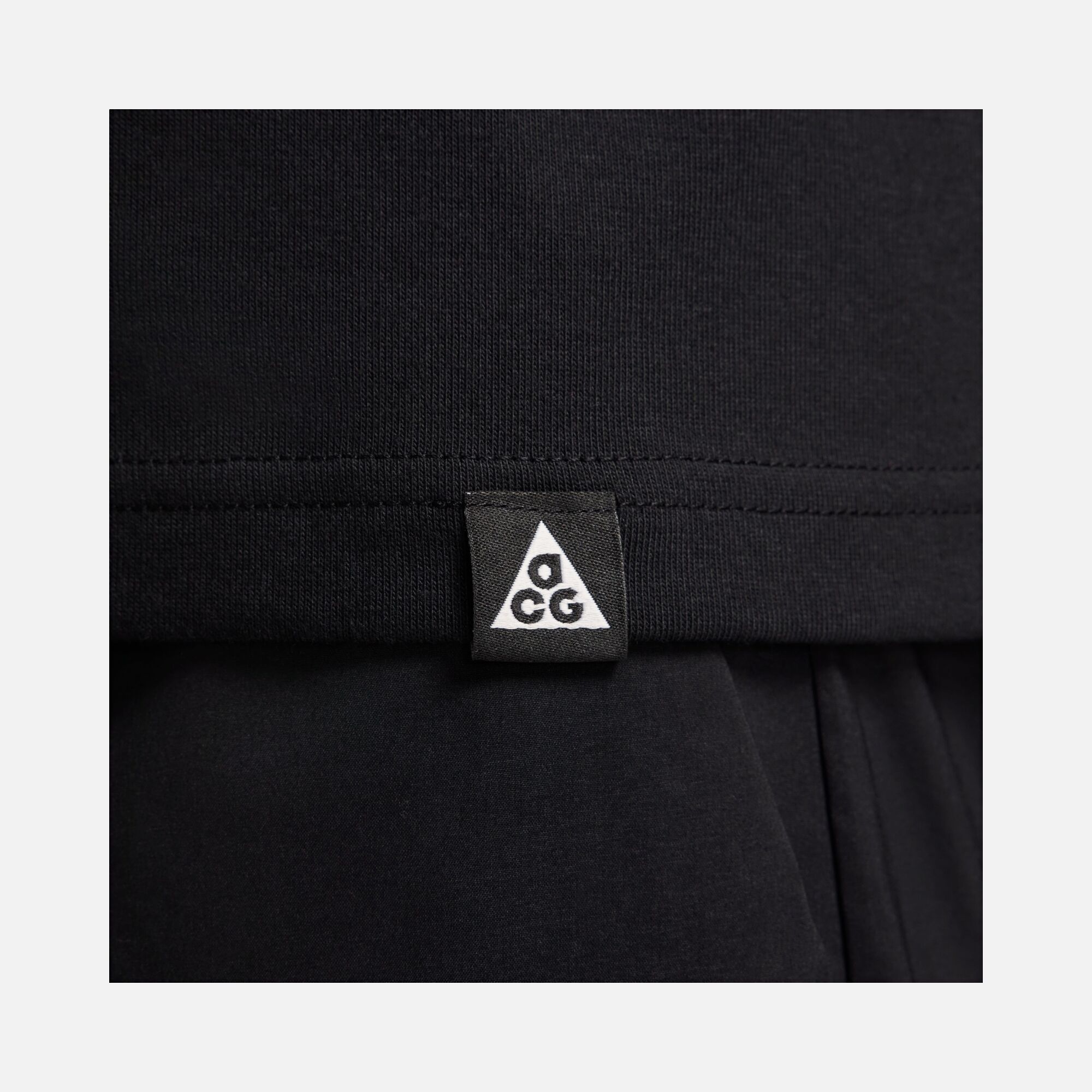 Nike Sportswear ACG Loose Graphic Short-Sleeve Kadın Tişört