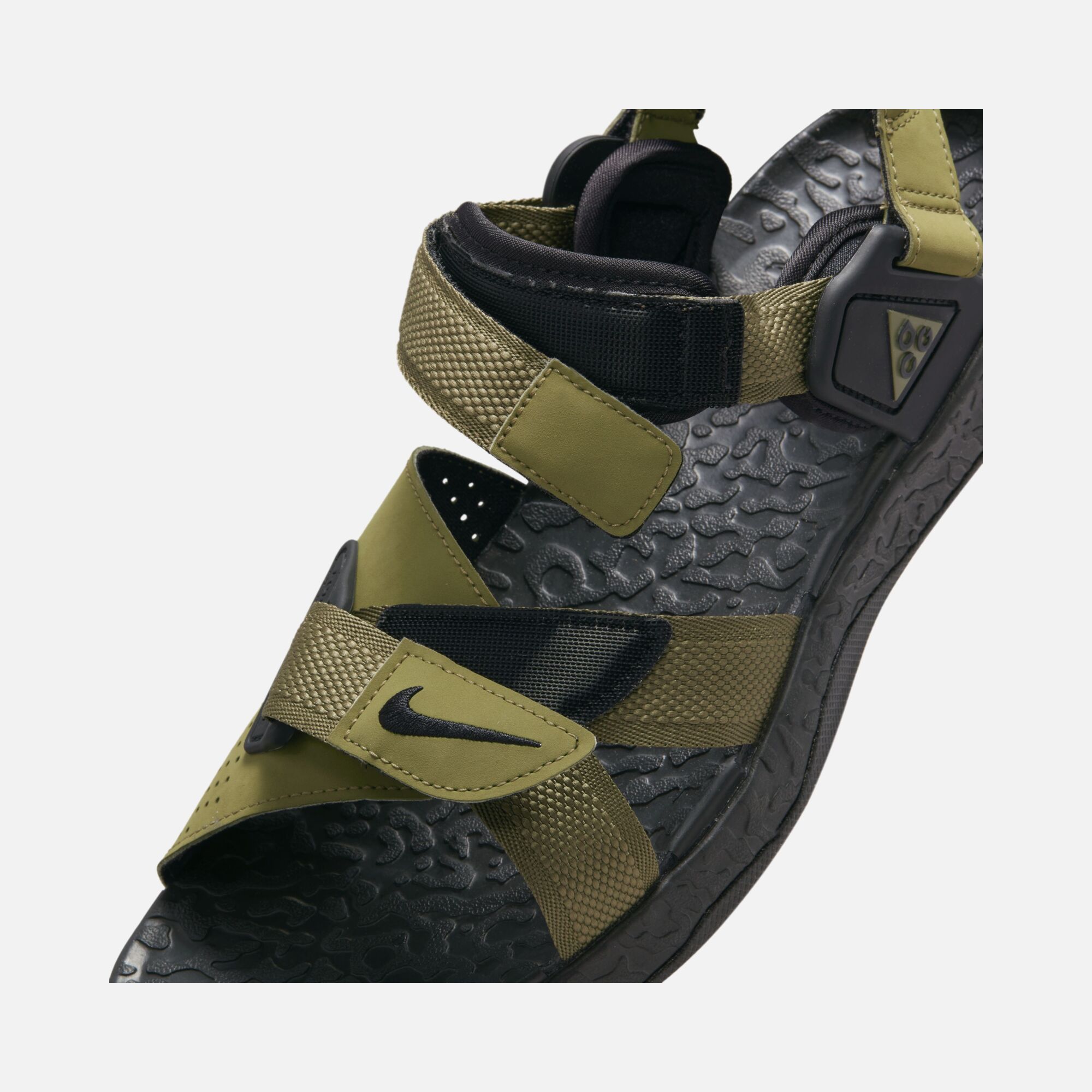 Nike ACG Air Deschutz+ ''City Walks to Canyon Trails'' Erkek Sandalet