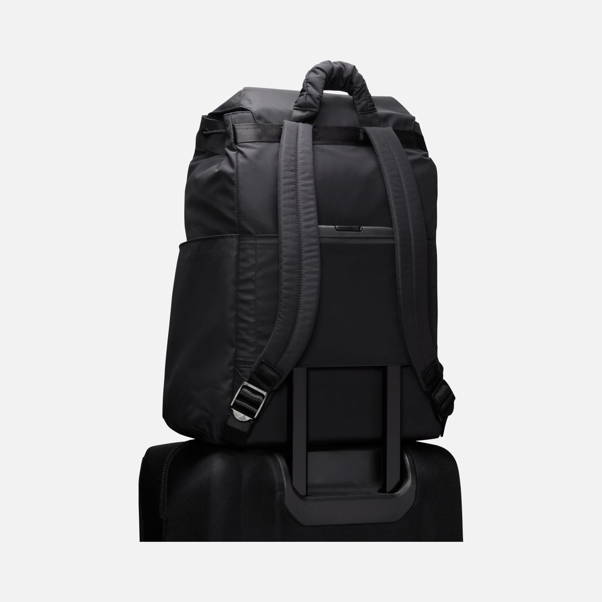 Nike One ''Drawstring, Buckle & Magnetic Lock Design'' (25 L) Training Kadın Sırt Çantası