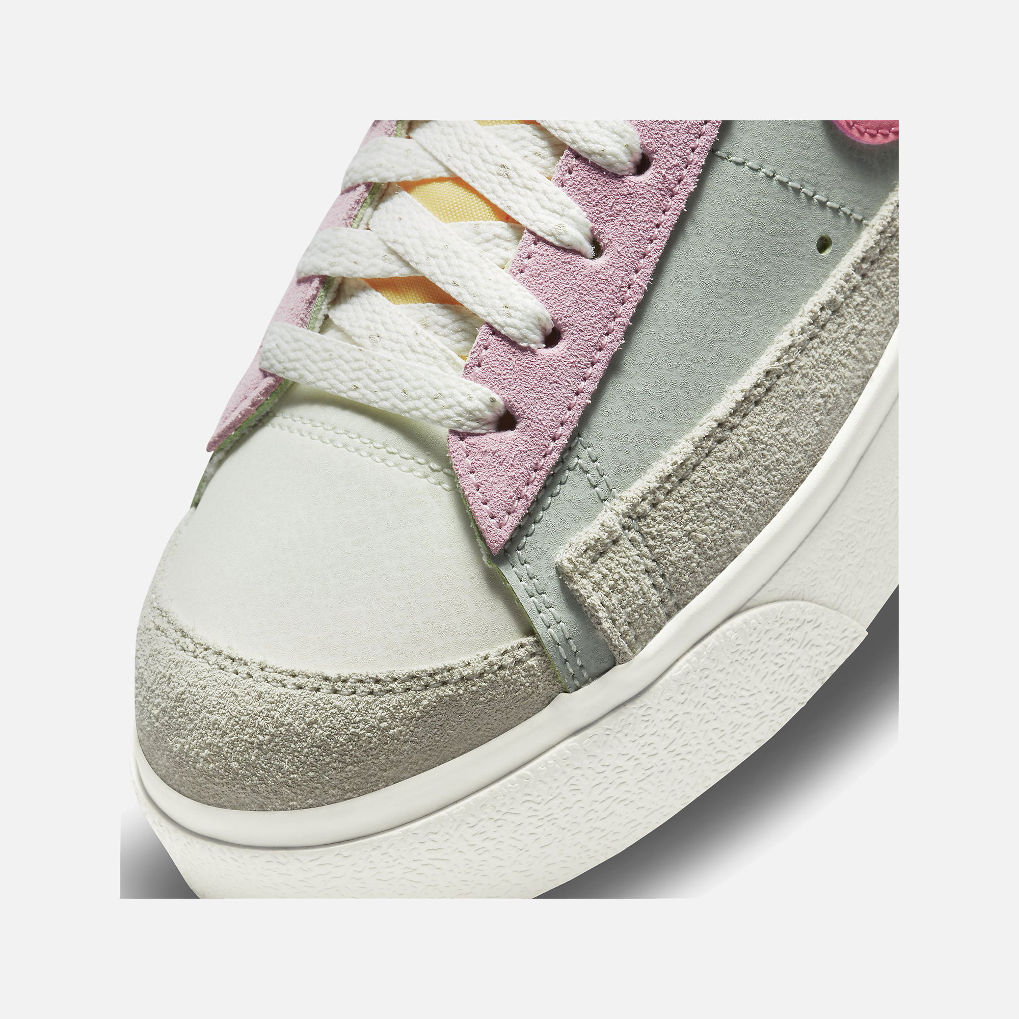 Nike Blazer Low Platform CO Kadın Spor Ayakkabı