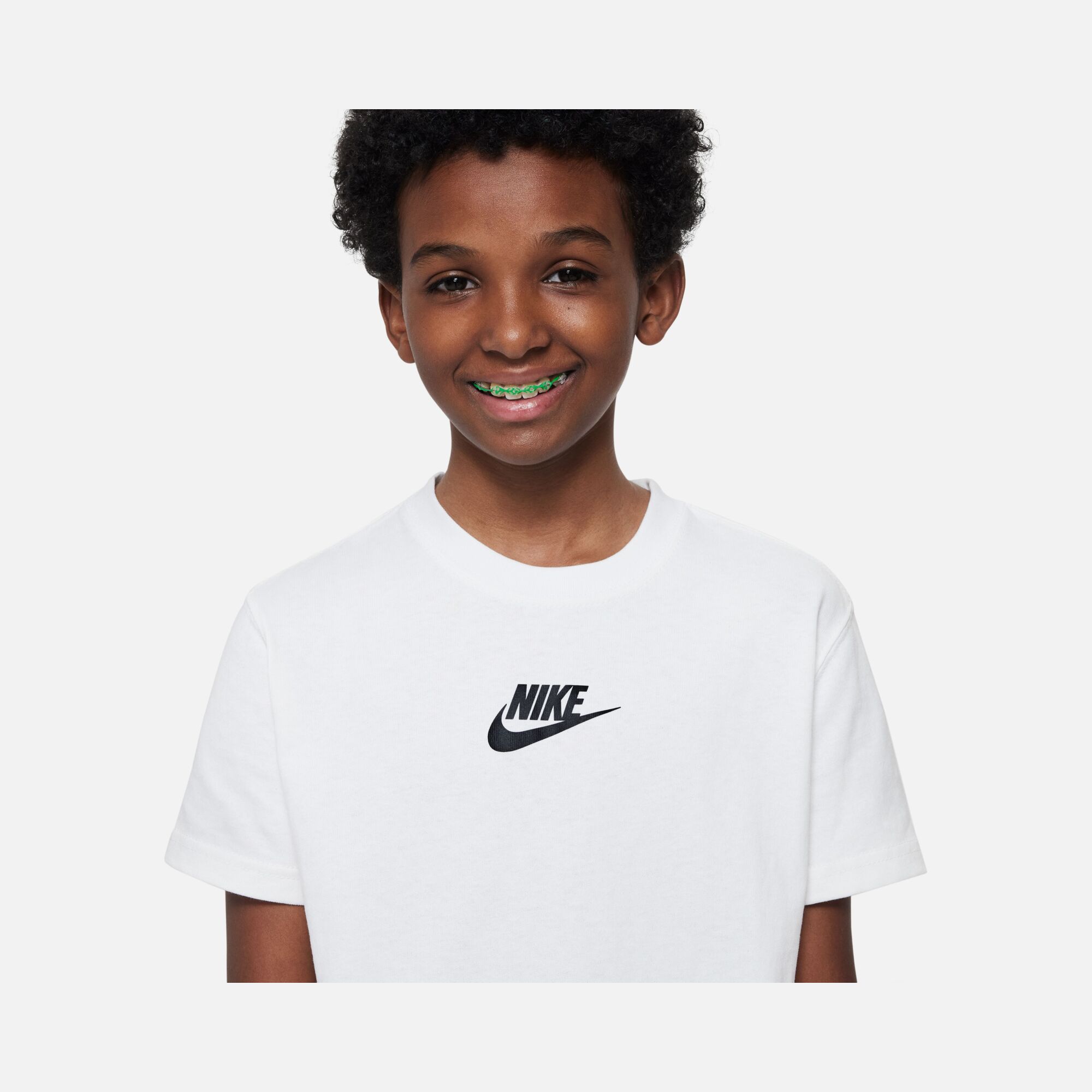 Nike Sportswear Premium Essentials Short-Sleeve Çocuk Tişört