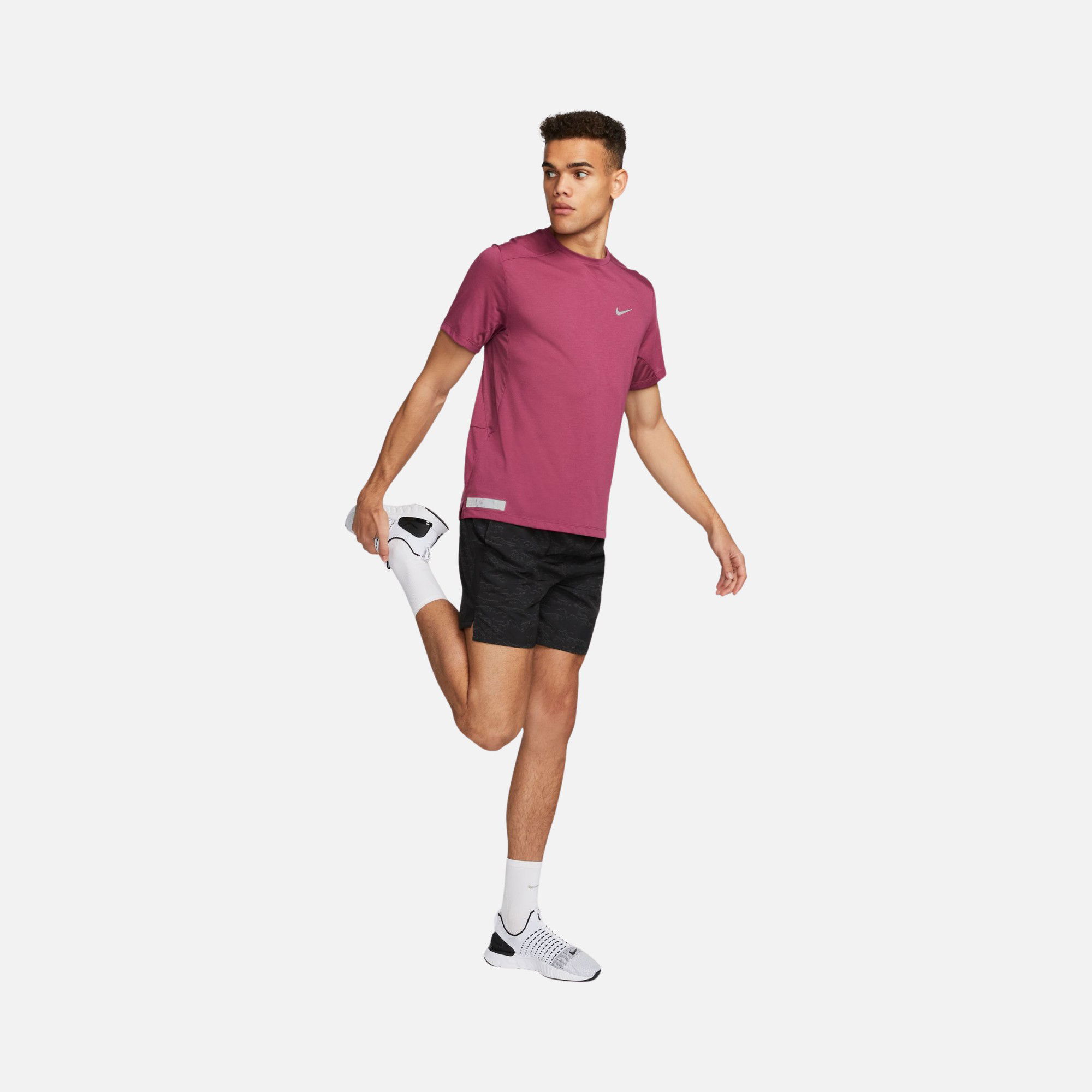Nike Dri-Fit Run Division Rise 365 Running Short-Sleeve Erkek Tişört