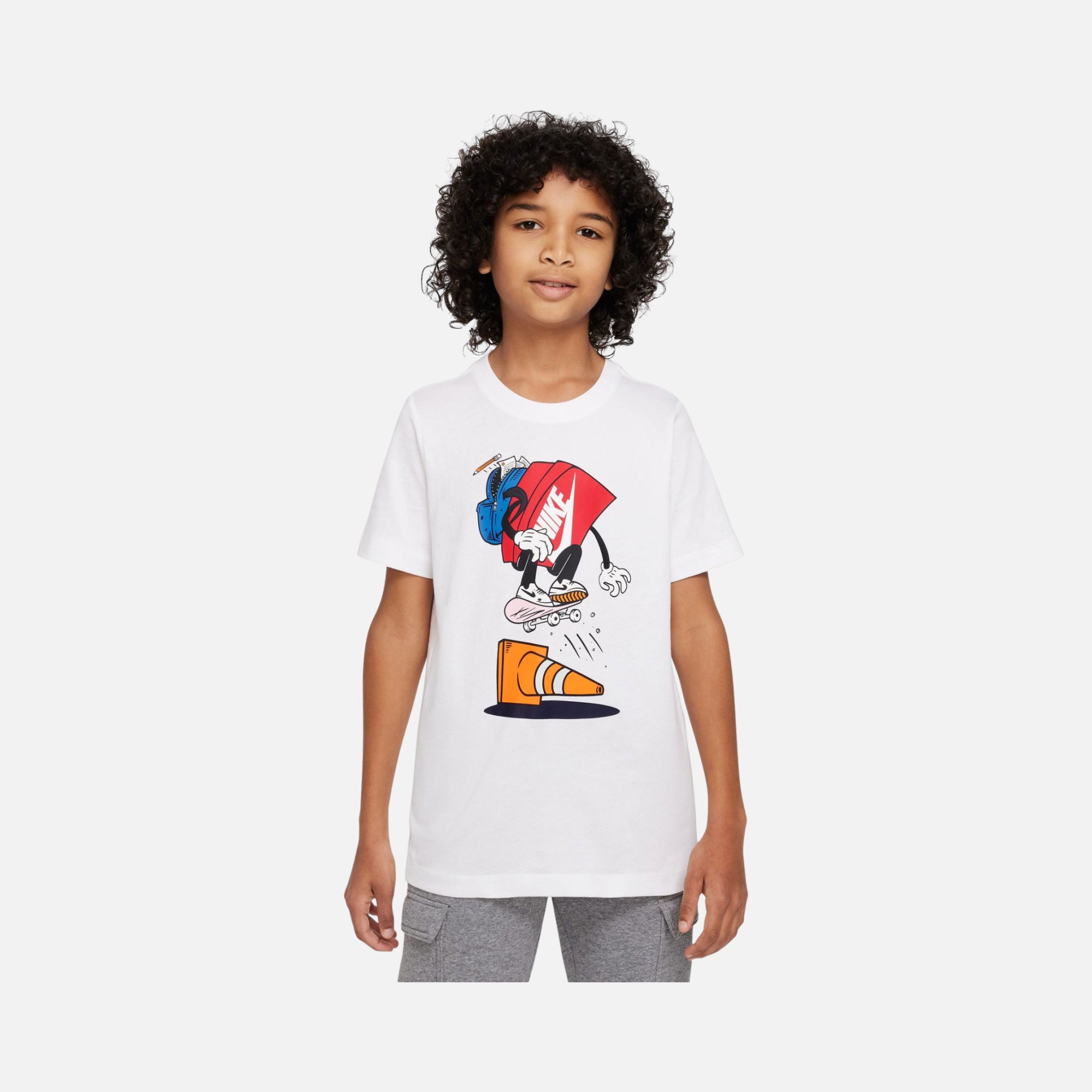 Nike Sportswear Boxy Patch Graphic Short-Sleeve (Boys') Çocuk Tişört