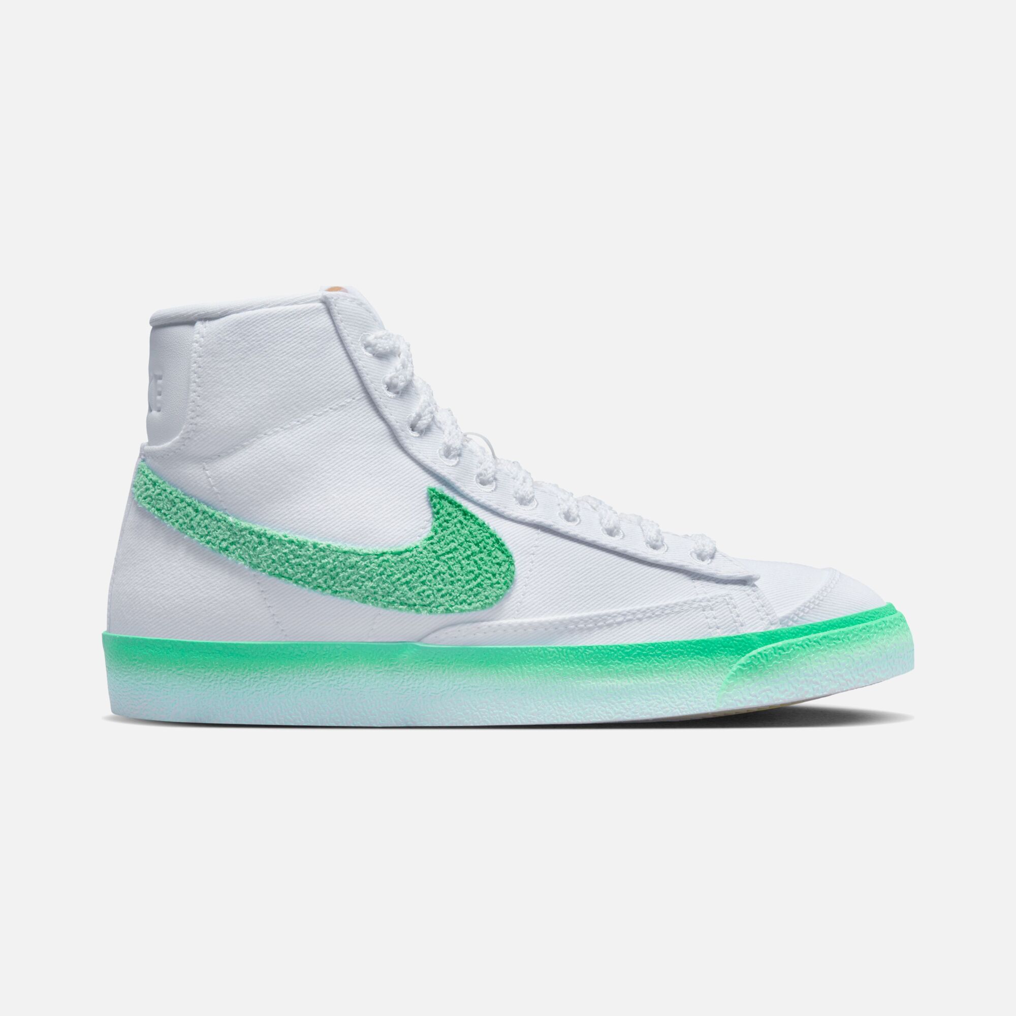 Nike Blazer Mid '77 ''Extra Soft Swoosh Logo'' Kadın Spor Ayakkabı