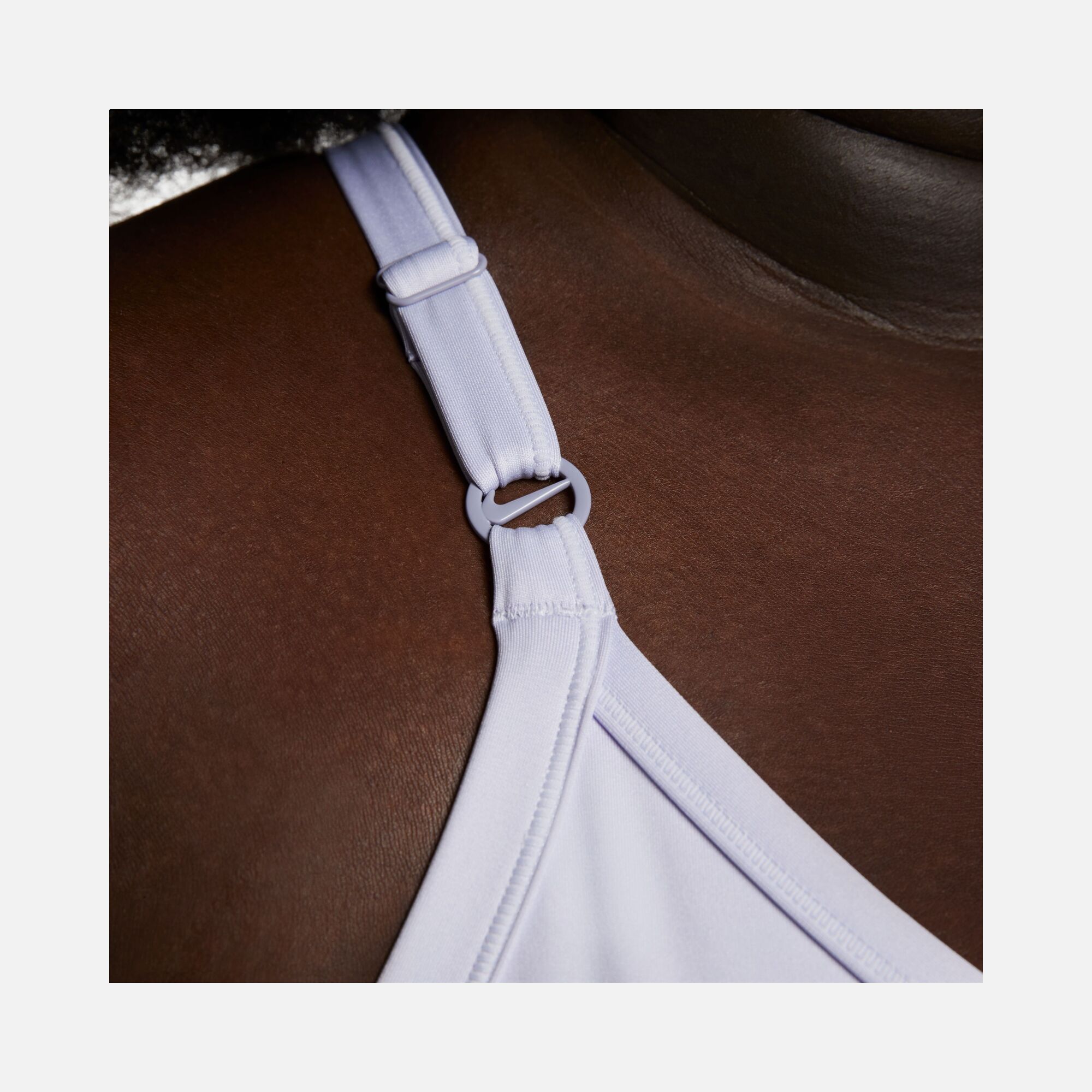 Nike Dri-Fit Indy Light-Support Padded V-Neck (Plus-Size) Kadın Bra