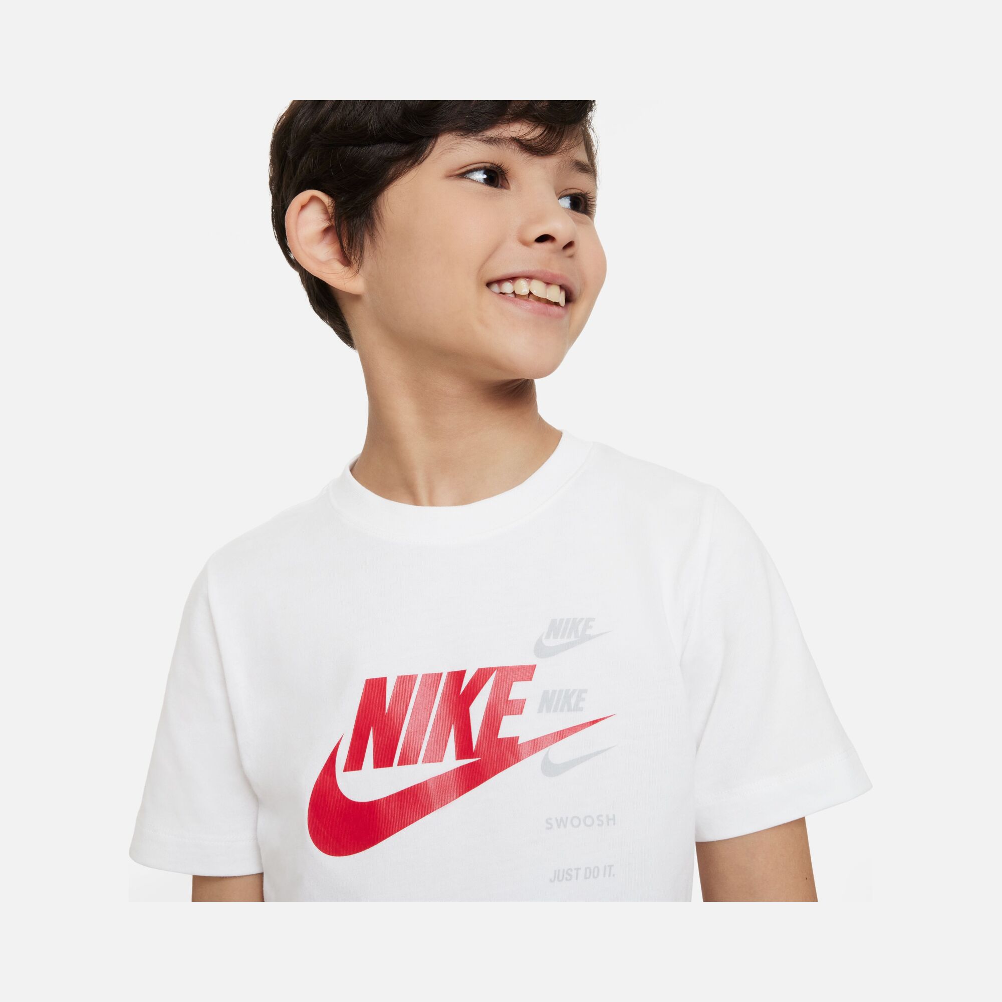 Nike Sportswear ''Multi Logo'' Standard Issue Short-Sleeve (Boys') Çocuk Tişört