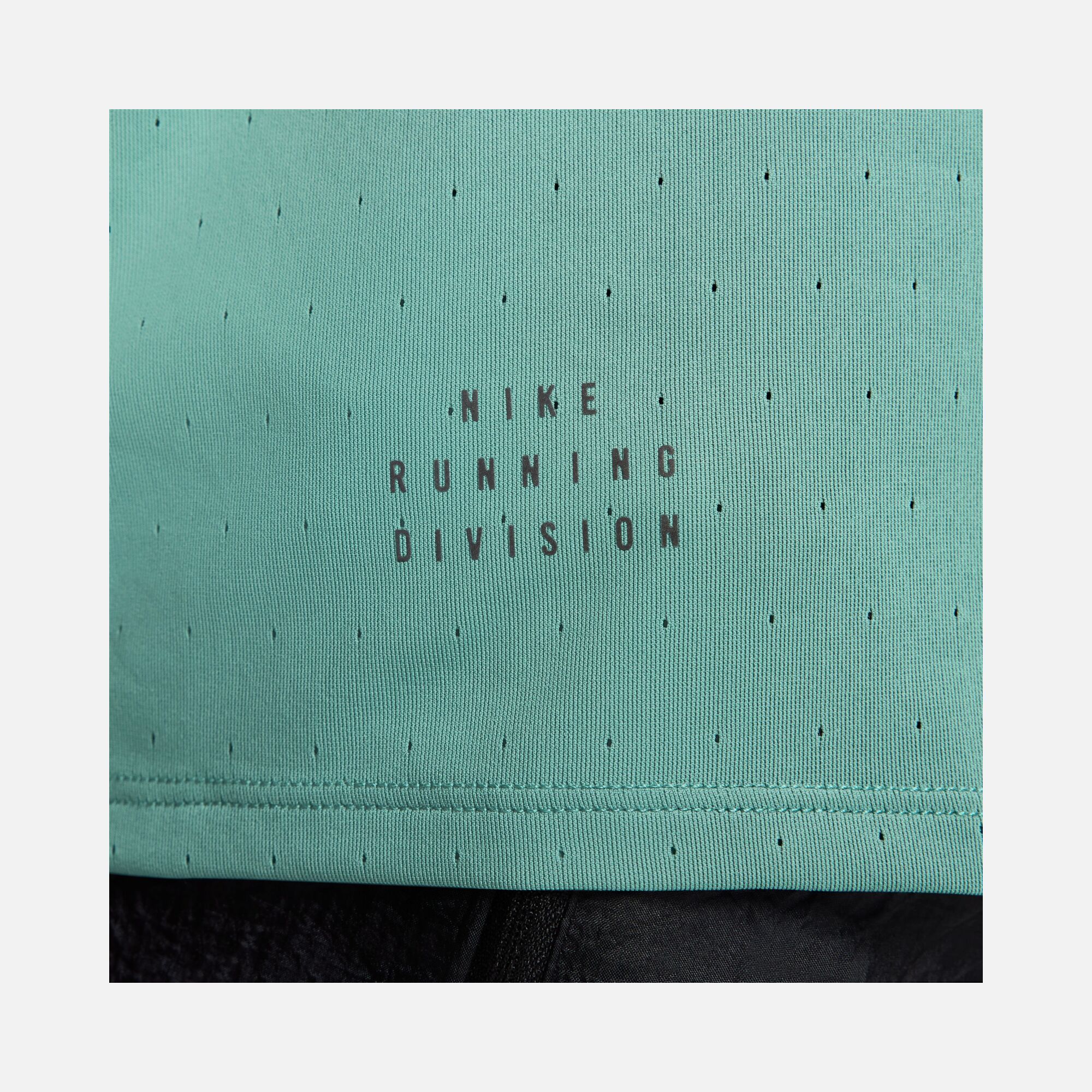 Nike Dri-Fit ADV Run Division ''Butterfly Graphic With Holes'' Running Short-Sleeve Erkek Tişört