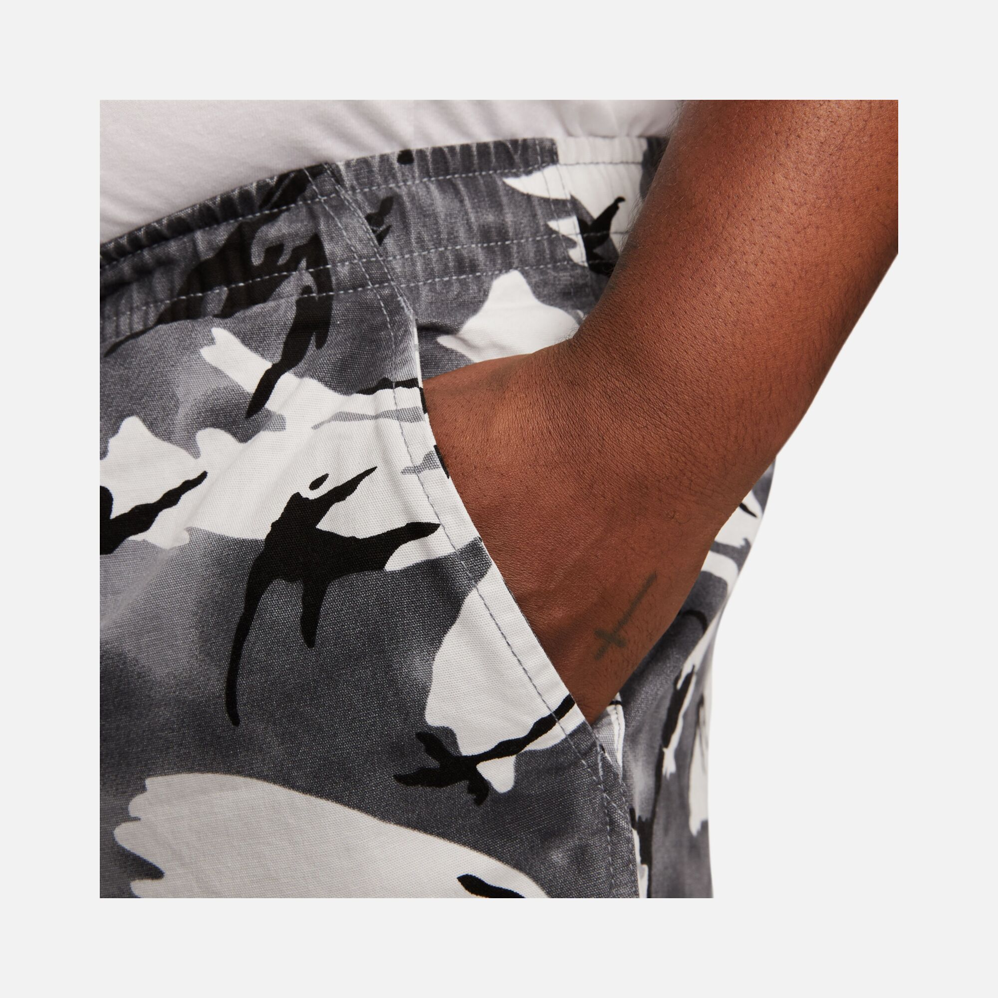 Nike Sportswear Club+ Woven Flow Camuoflage Oppression Erkek Şort