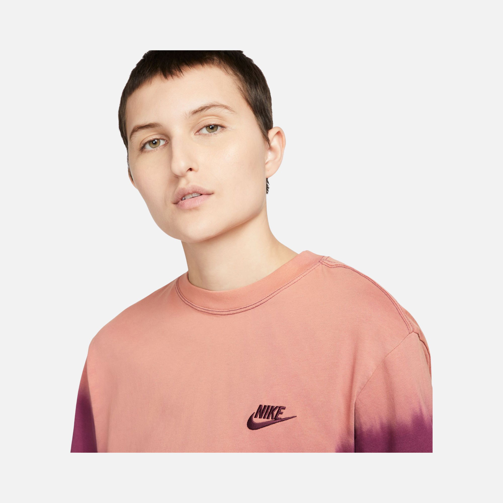Nike Sportswear Essentials+ Short-Sleeve Kadın Tişört
