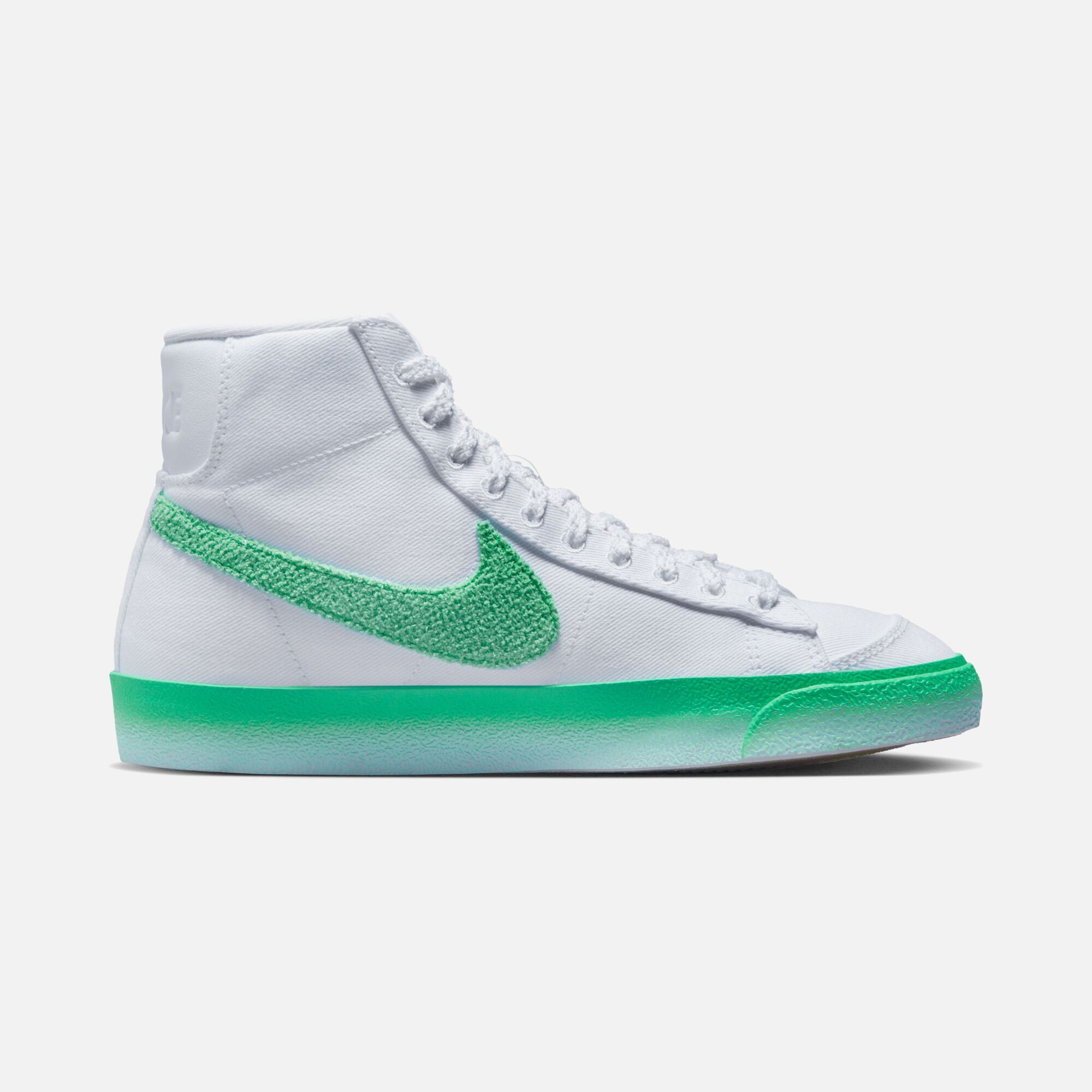 Nike Blazer Mid '77 ''Extra Soft Swoosh Logo'' Kadın Spor Ayakkabı