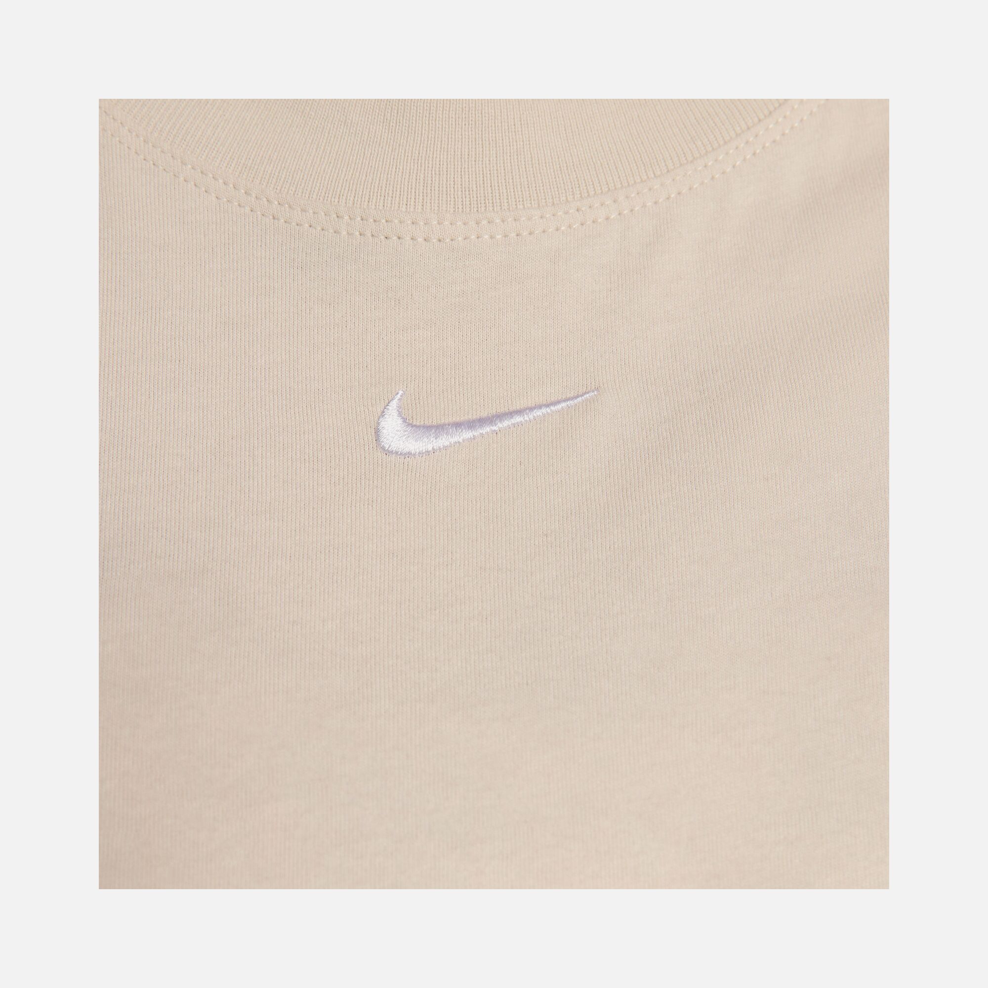 Nike Sportswear Essential Relaxed Fit Short-Sleeve (Plus Size) Kadın Tişört