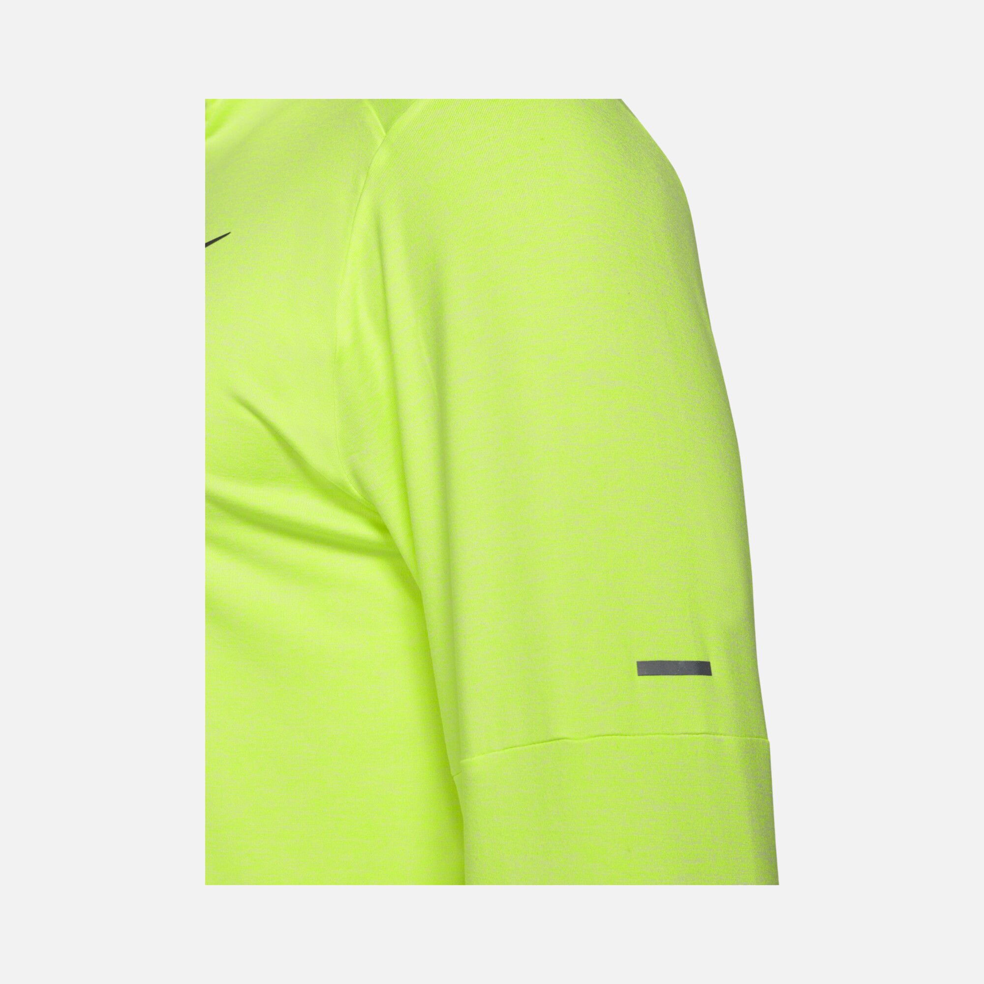 Nike Dri-Fit 1/2-Zip Running Long-Sleeve Erkek Tişört