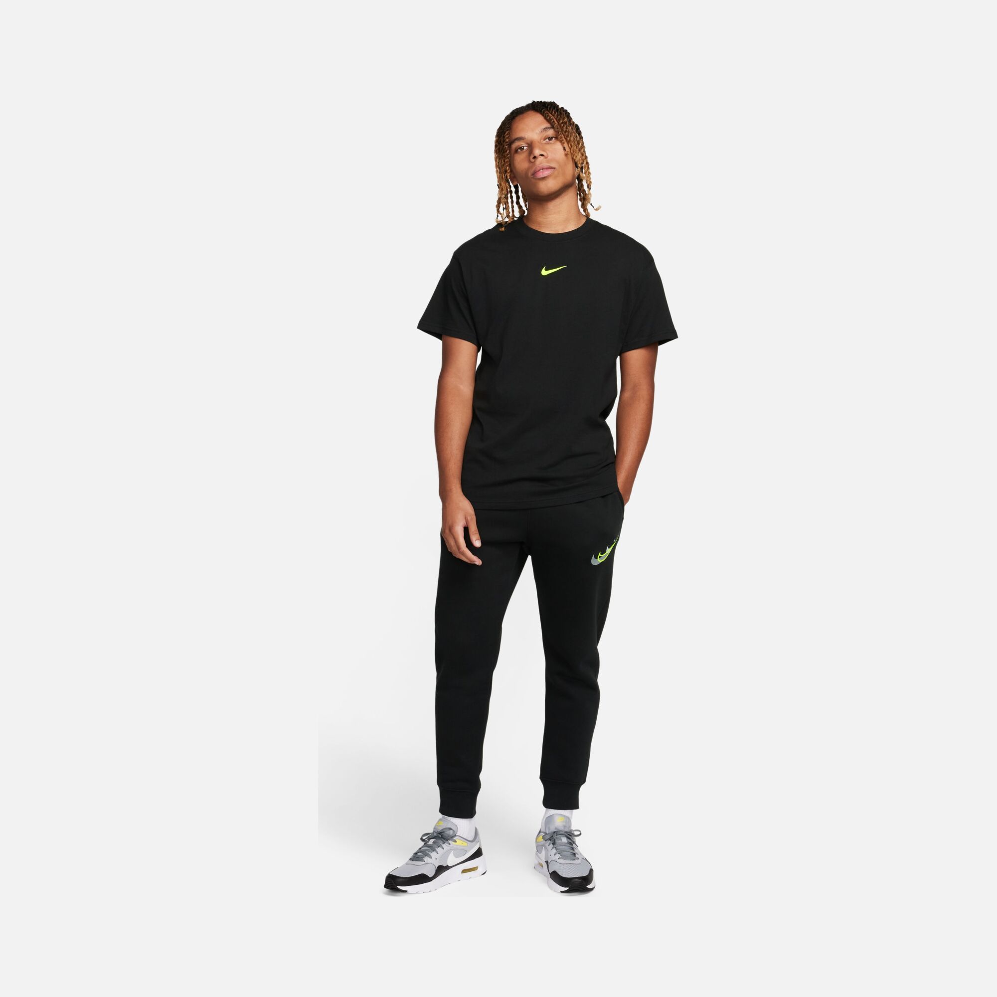 Nike Sportswear ''Triple Swoosh Graphic'' Short-Sleeve Erkek Tişört