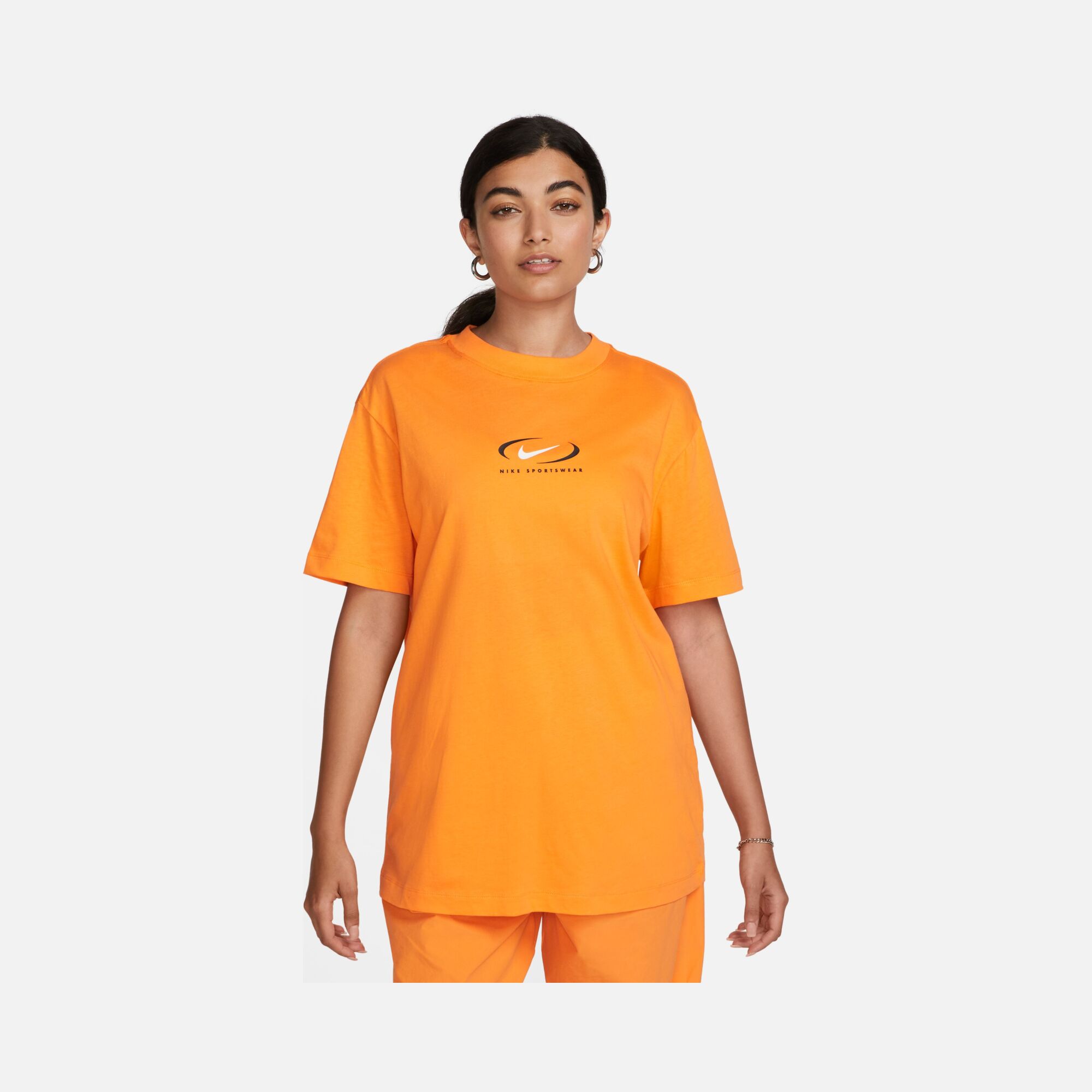 Nike Sportswear Graphic Loose Fit Short-Sleeve Kadın Tişört