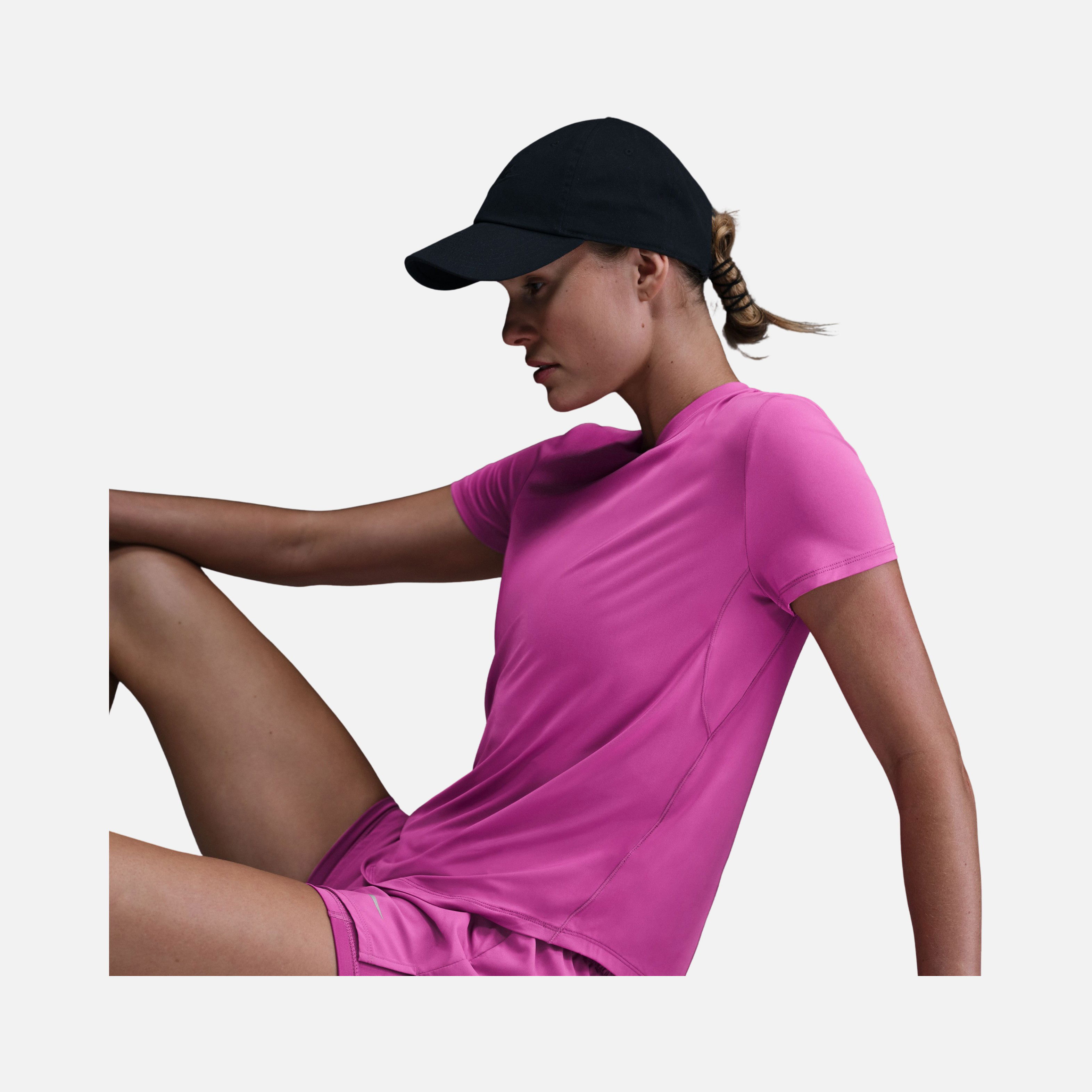 Nike One Classic Dri-Fit Short-Sleeve Training Kadın Tişört