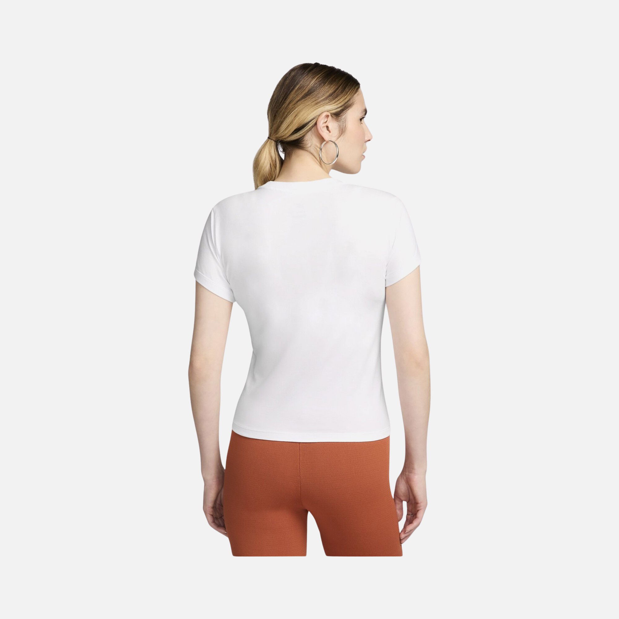 Nike Sportswear Essentials Chill Knit Short-Sleeve Kadın Tişört