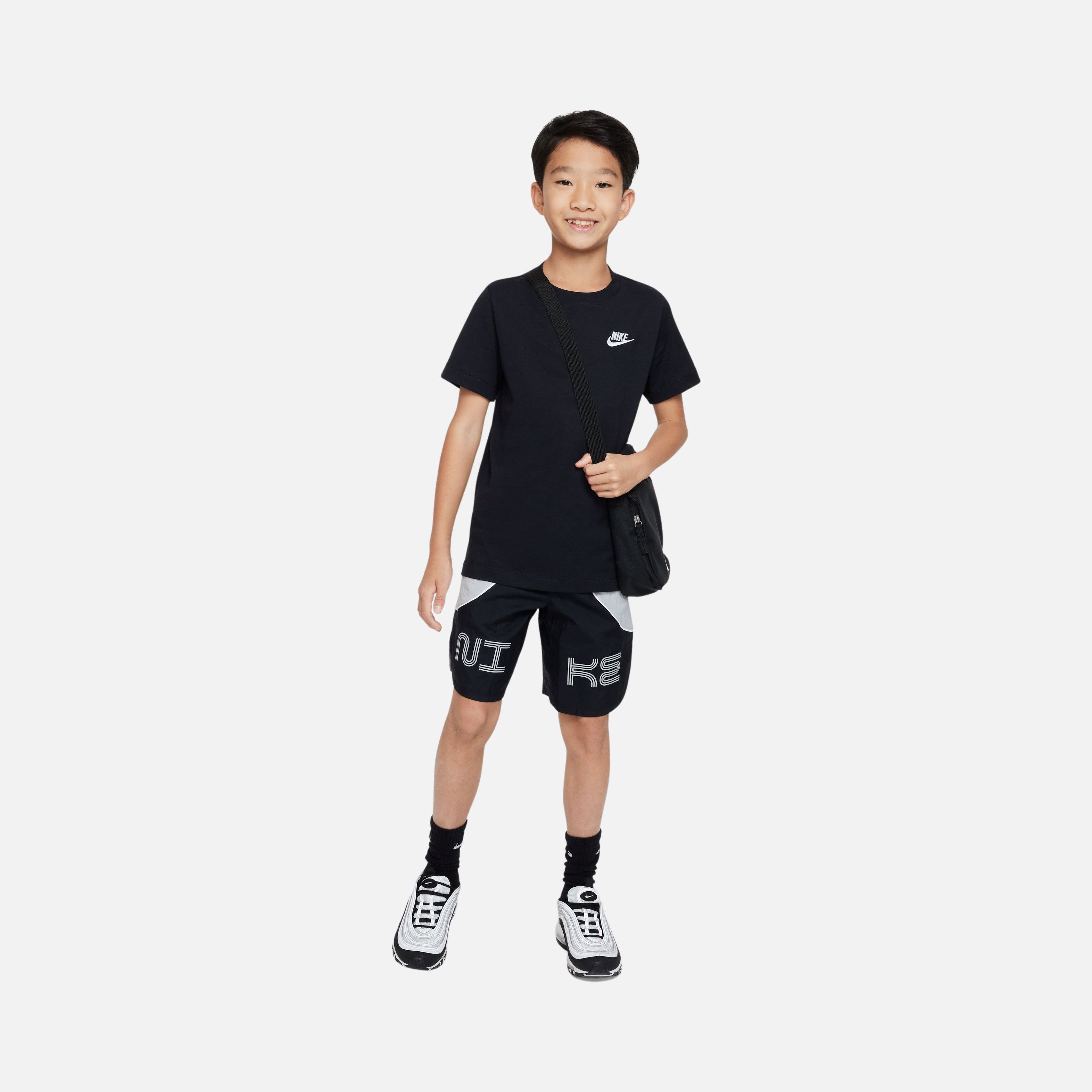 Nike Sportswear Futura Logo Short-Sleeve (Boys') Çocuk Tişört