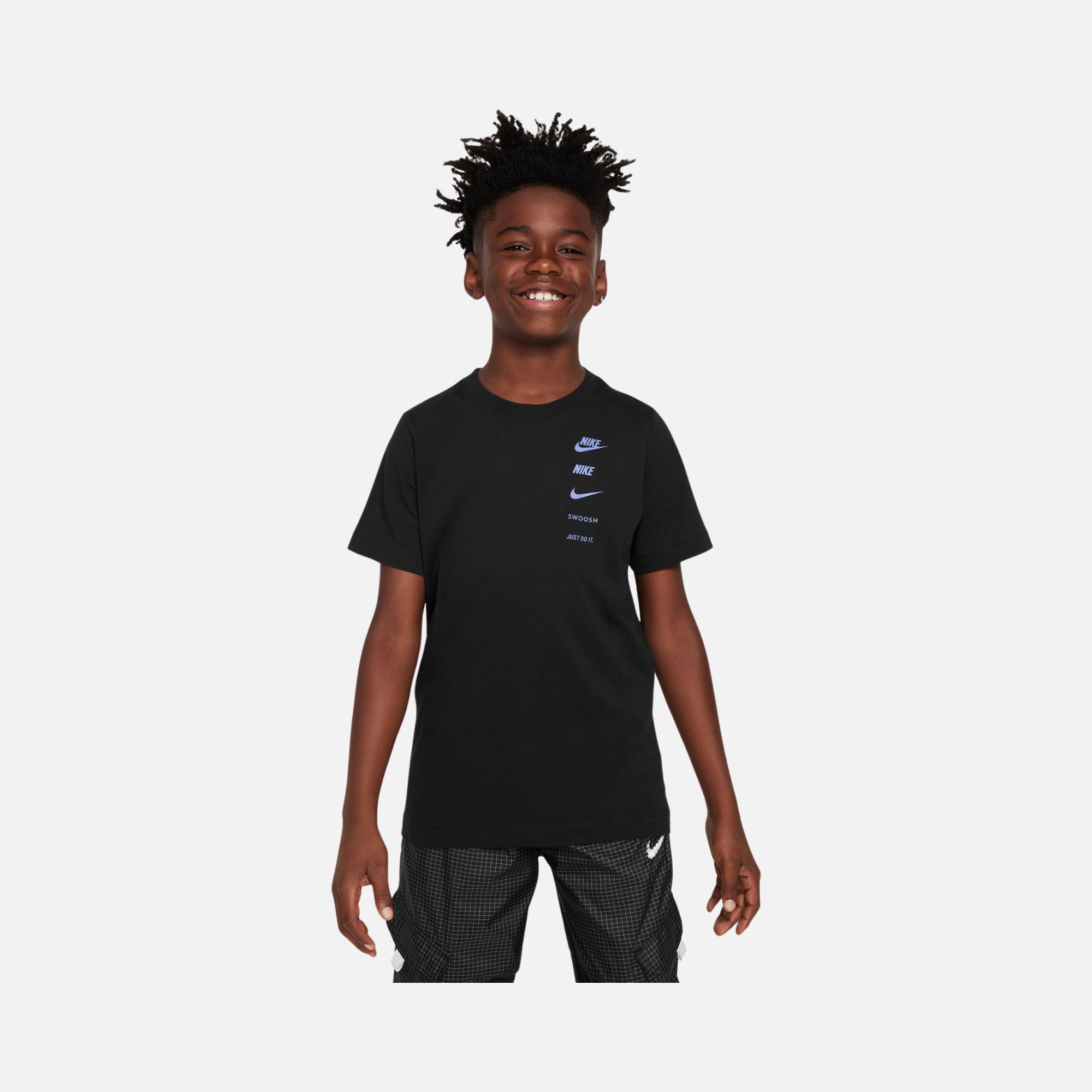 Nike Sportswear Multi Logo Graphic Short-Sleeve (Boys') Çocuk Tişört