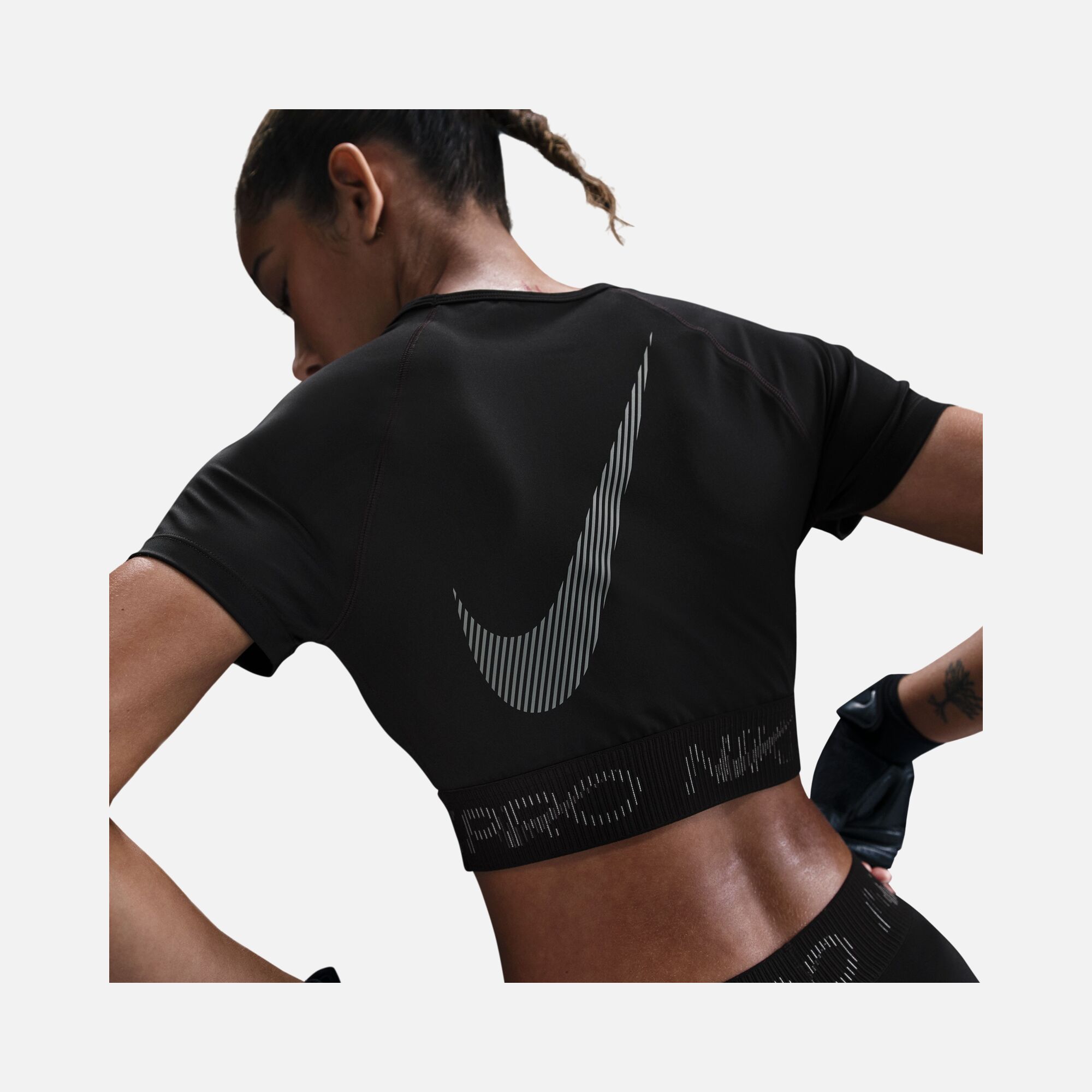 Nike Pro Dri-Fit Swoosh Graphic Cropped Training Short-Sleeve Kadın Tişört